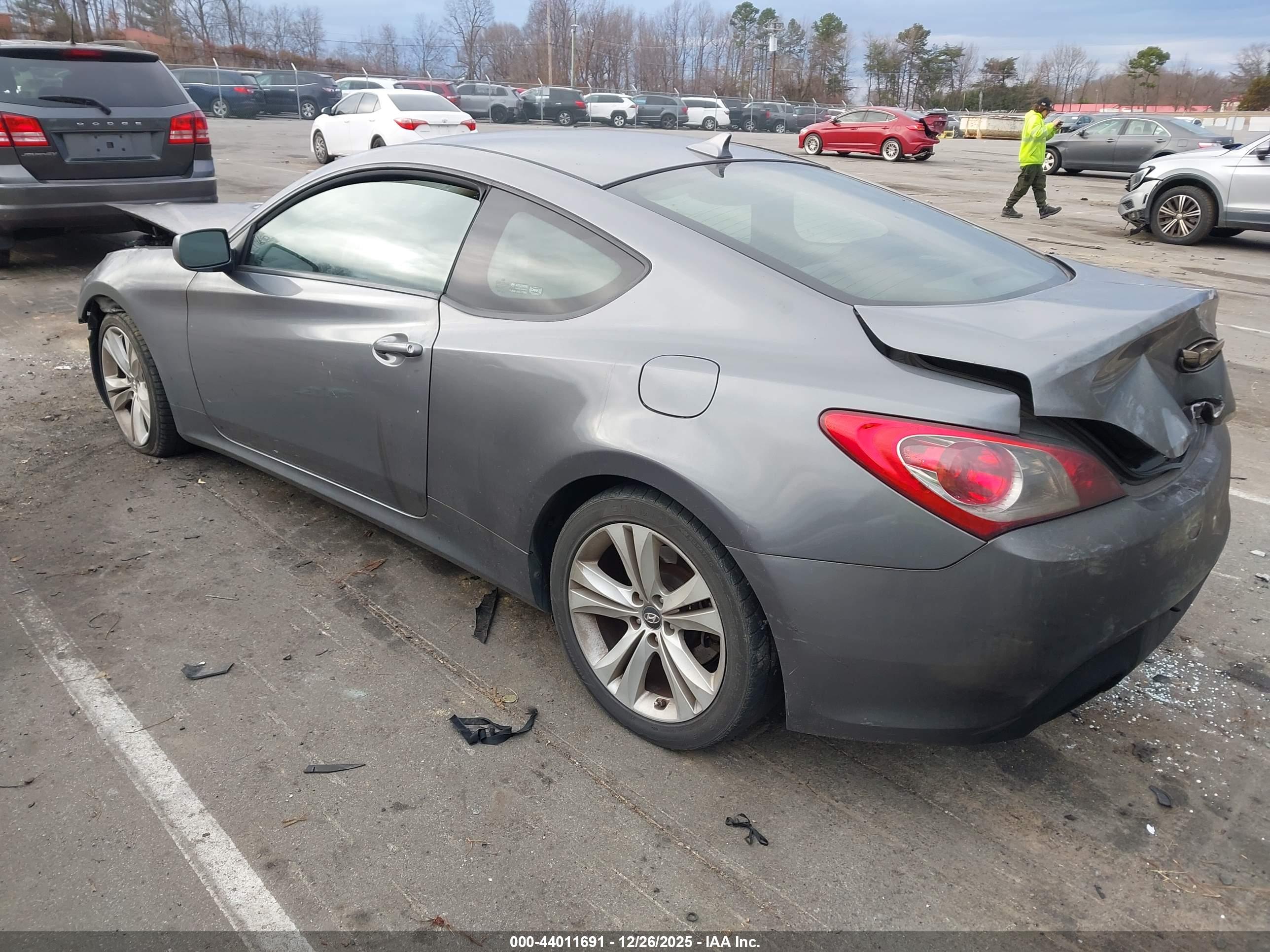 HYUNDAI GENESIS image 3
