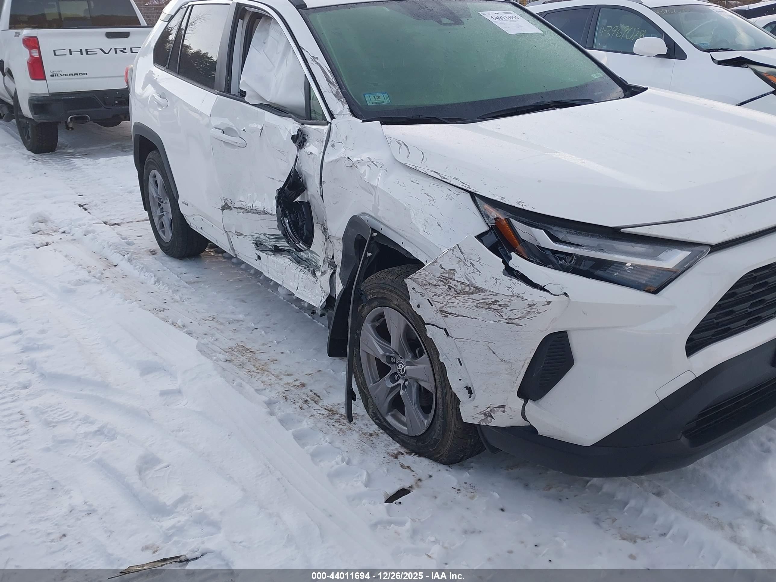 TOYOTA RAV4 image 6