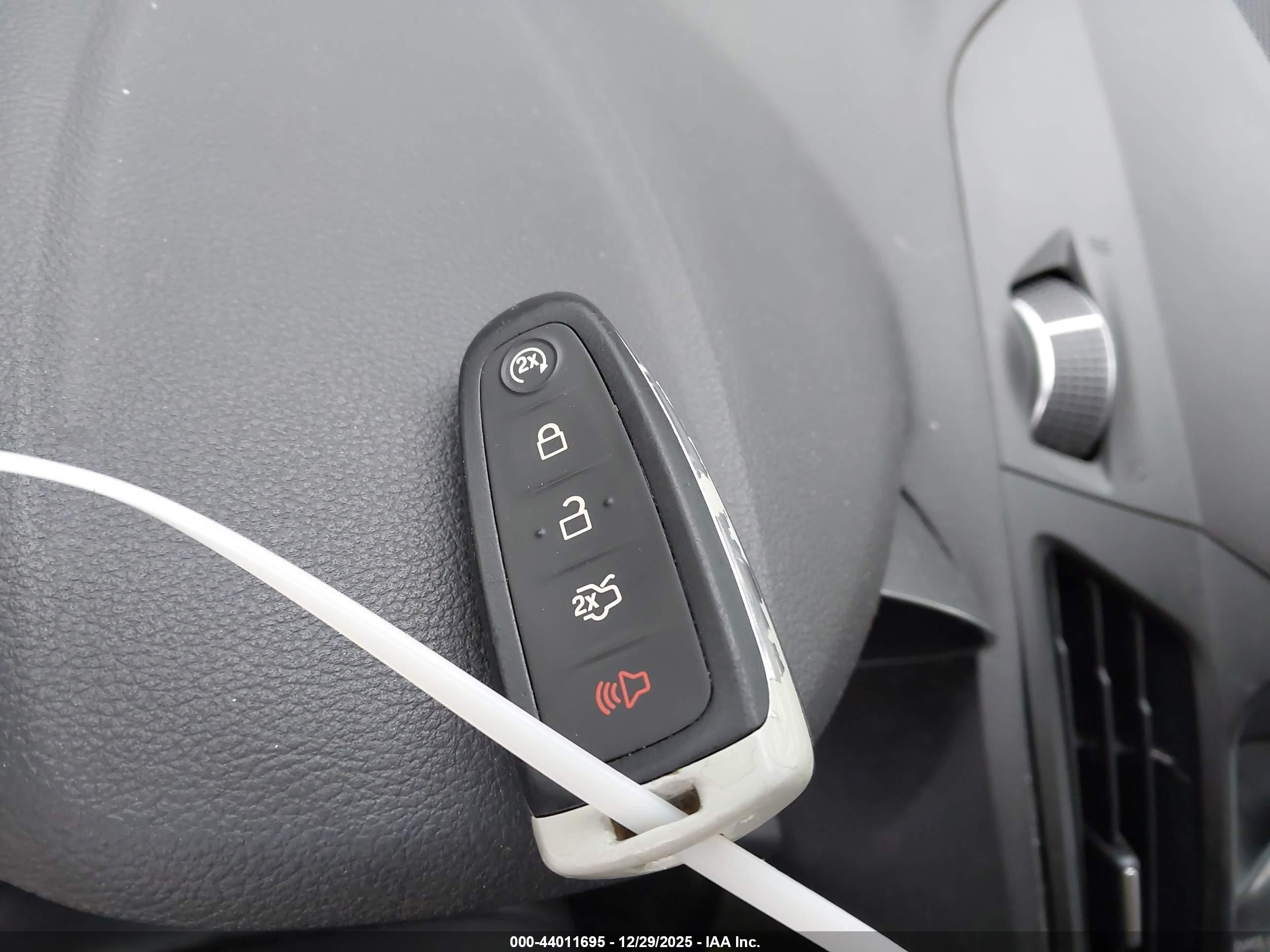 FORD ESCAPE image 11