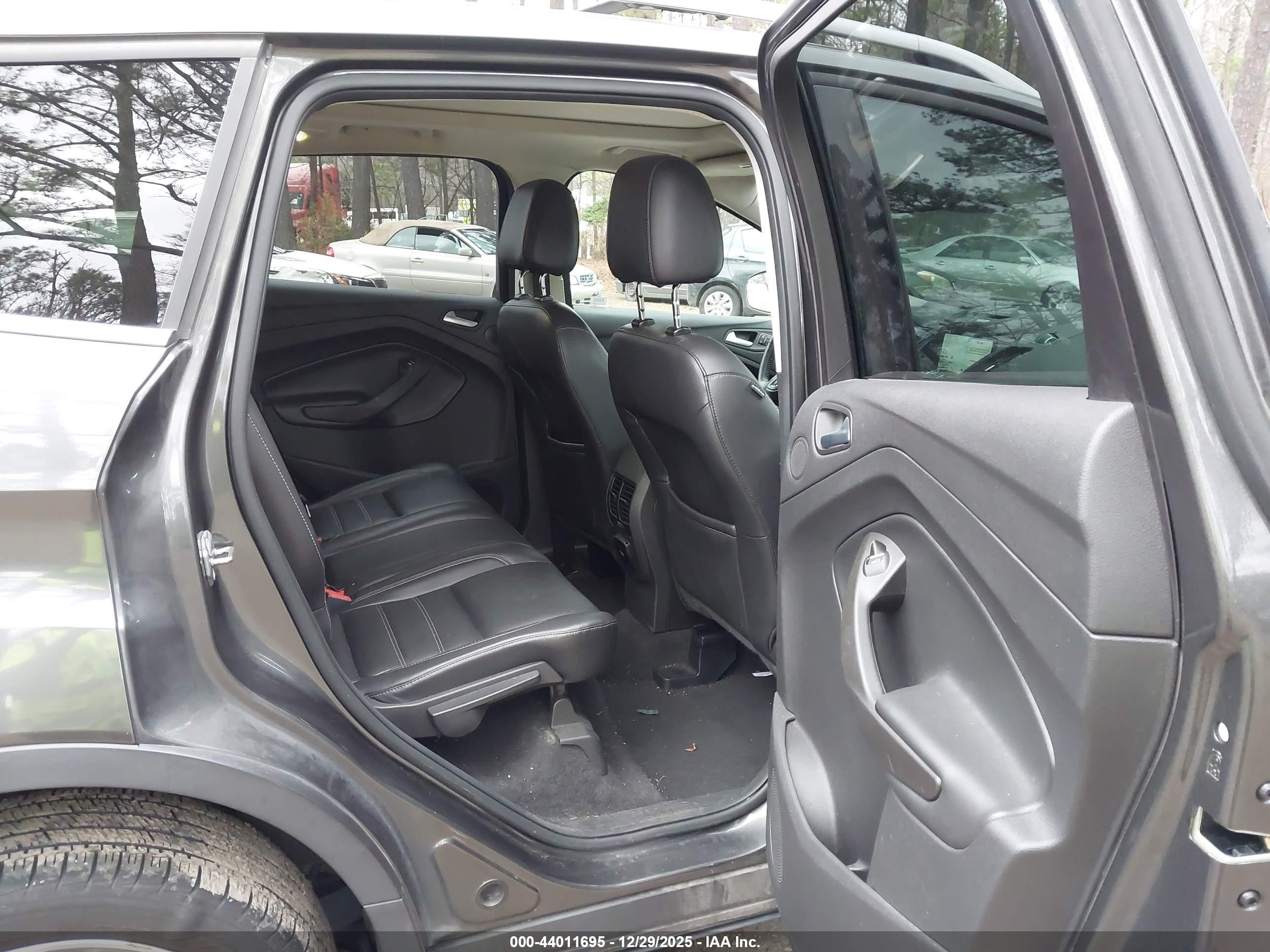 FORD ESCAPE image 8