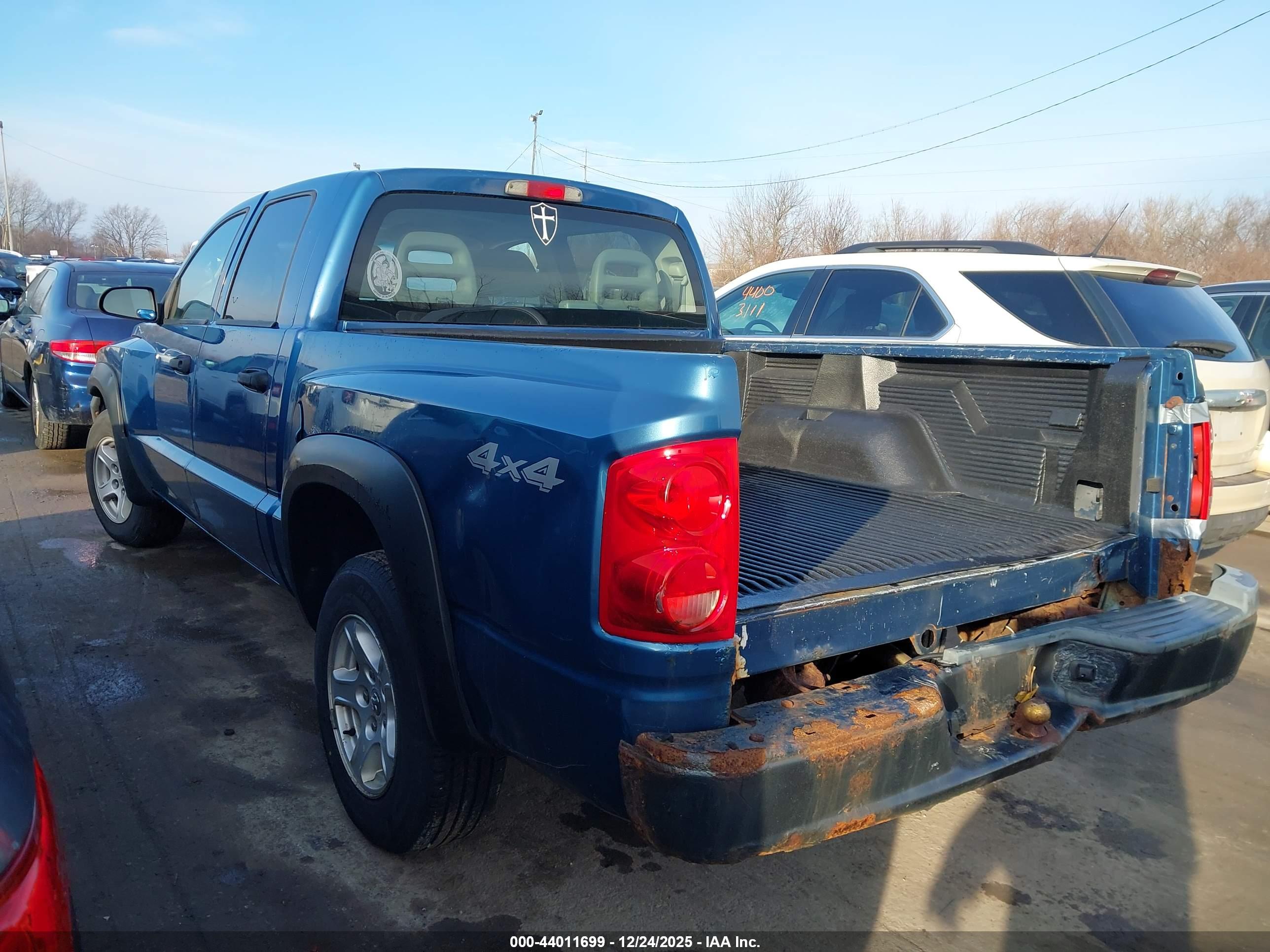 DODGE DAKOTA image 3