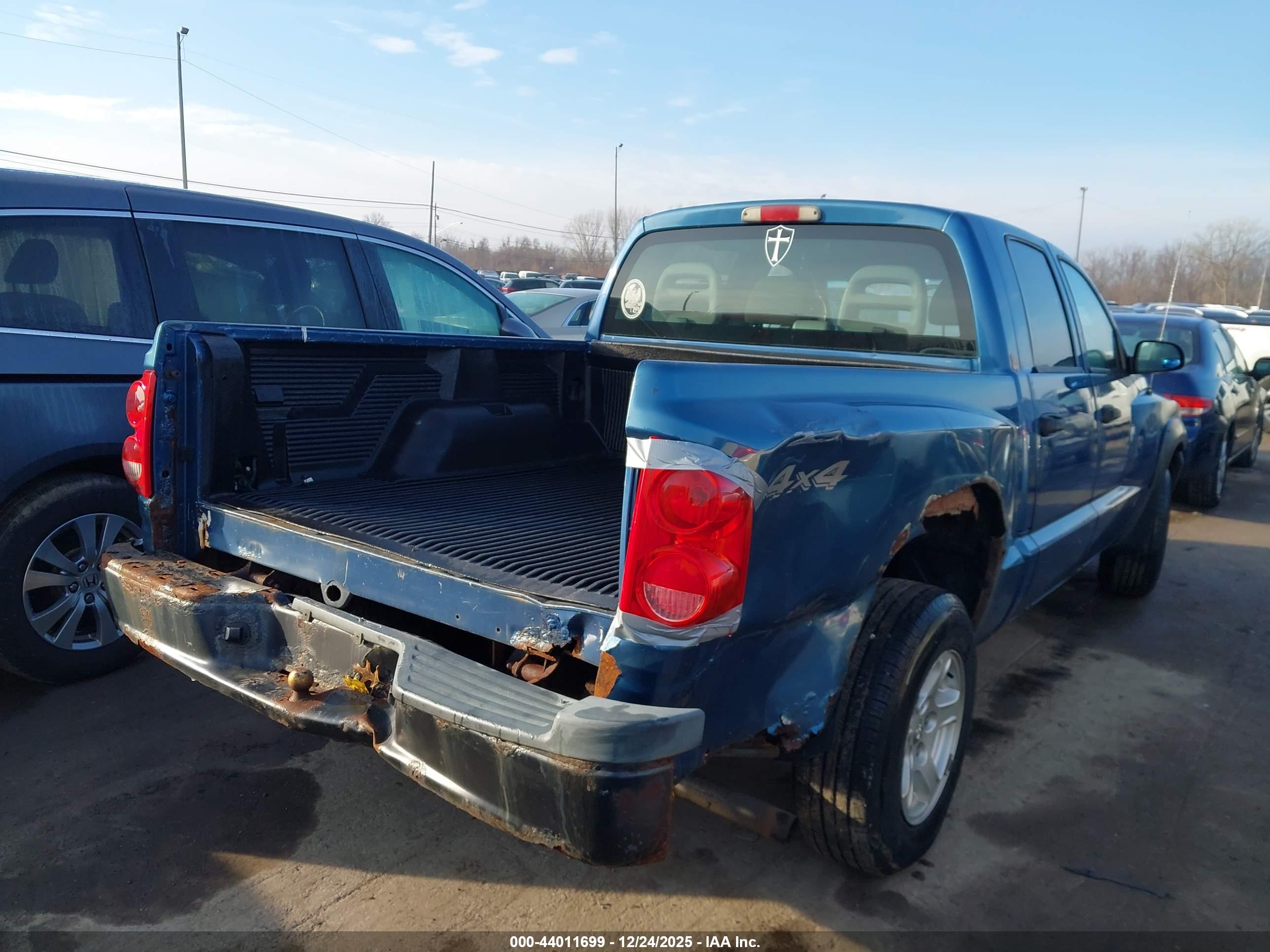 DODGE DAKOTA image 4