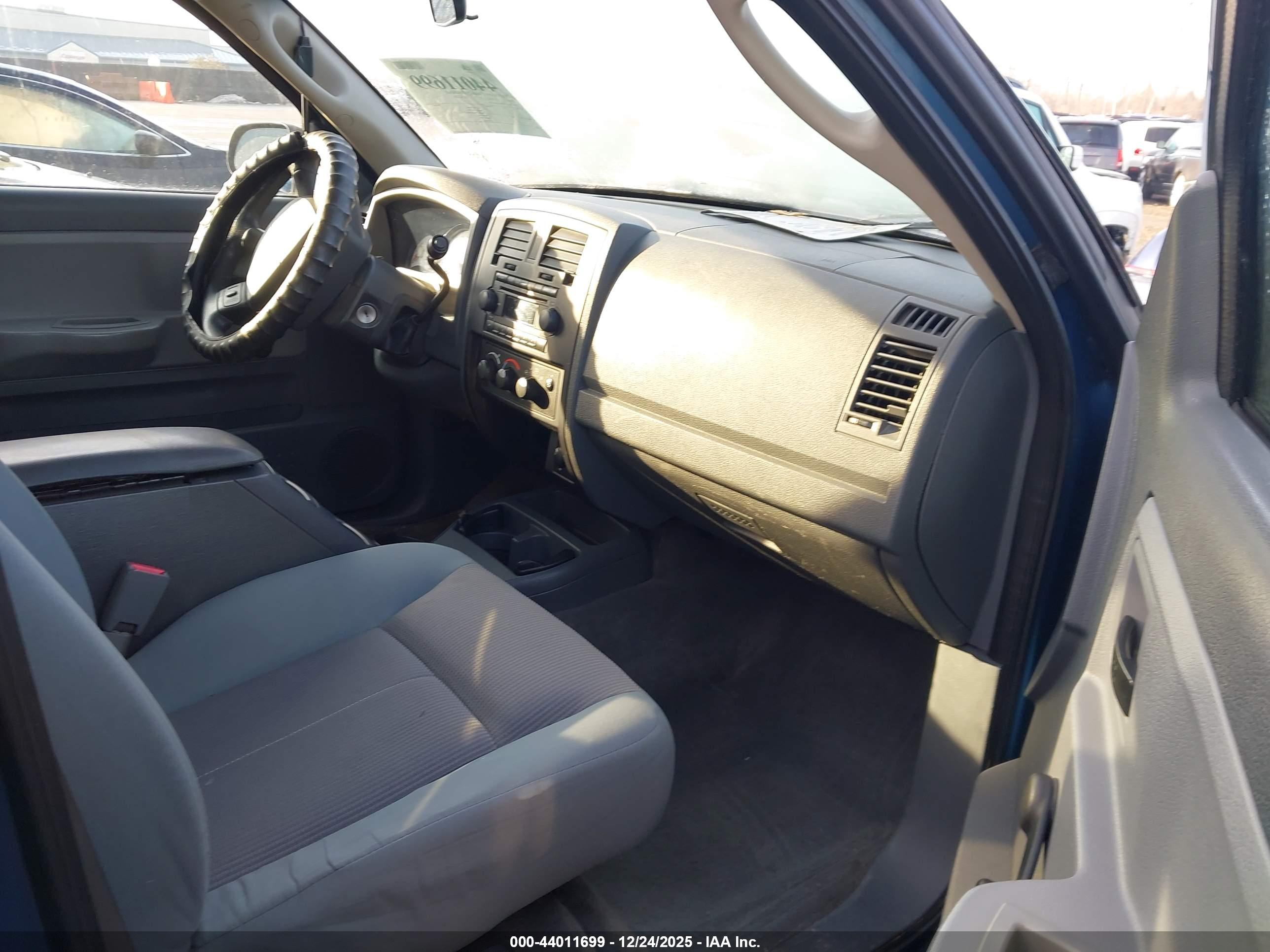 DODGE DAKOTA image 5