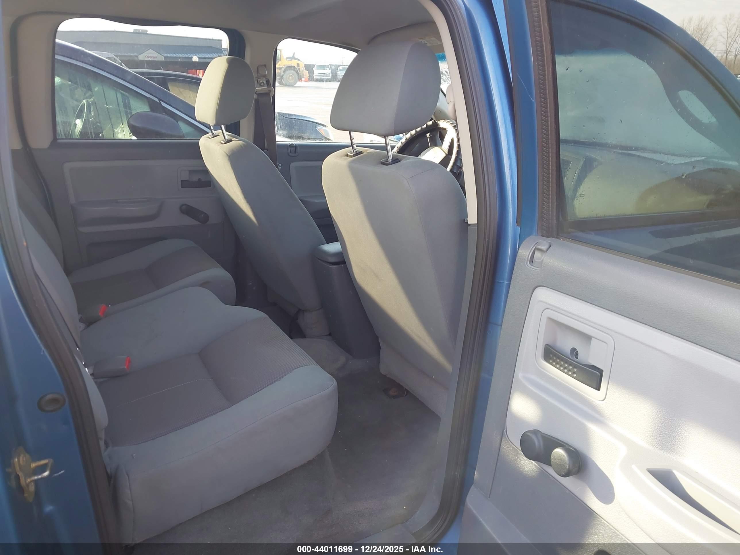 DODGE DAKOTA image 8