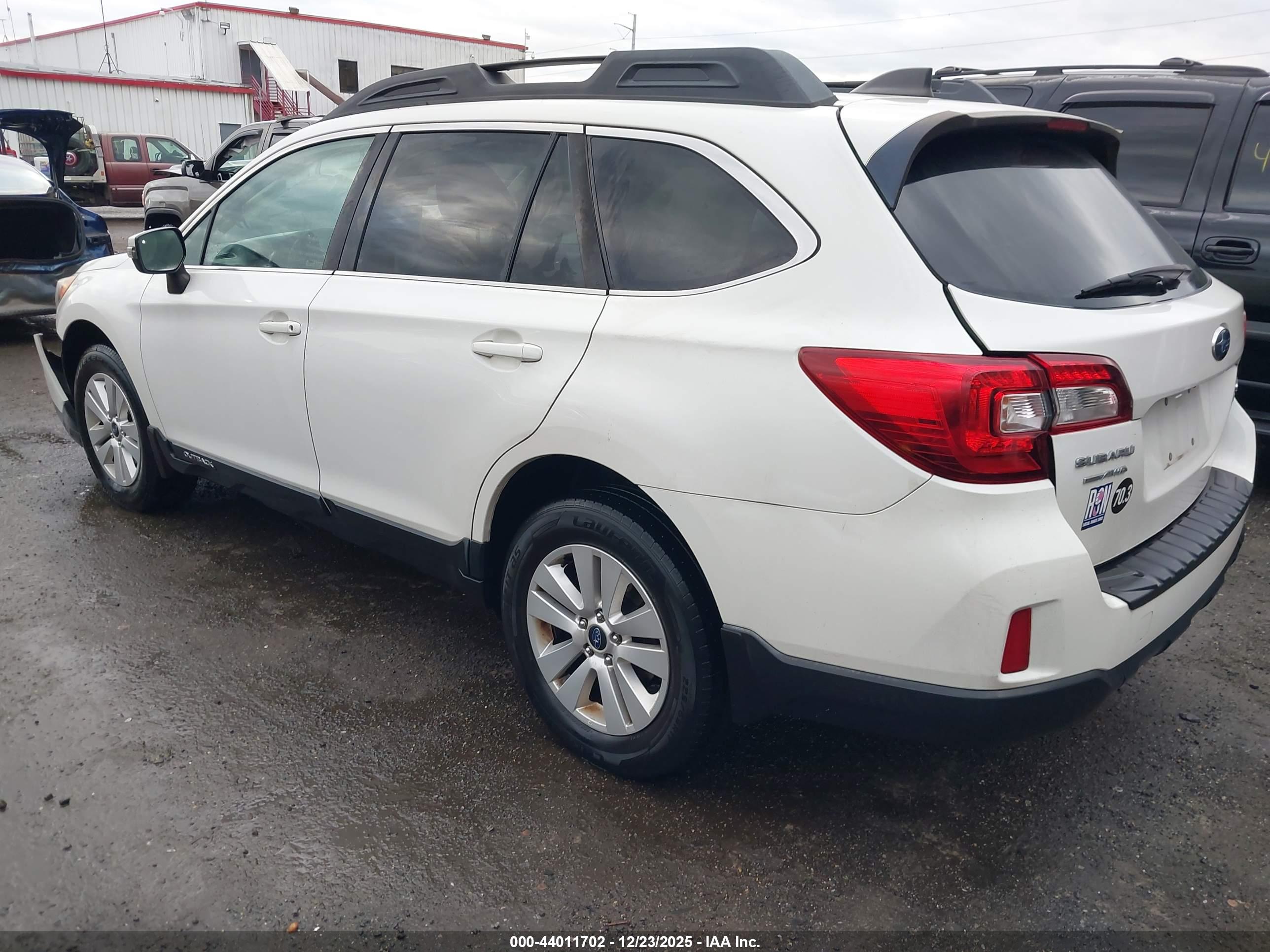 SUBARU OUTBACK image 3