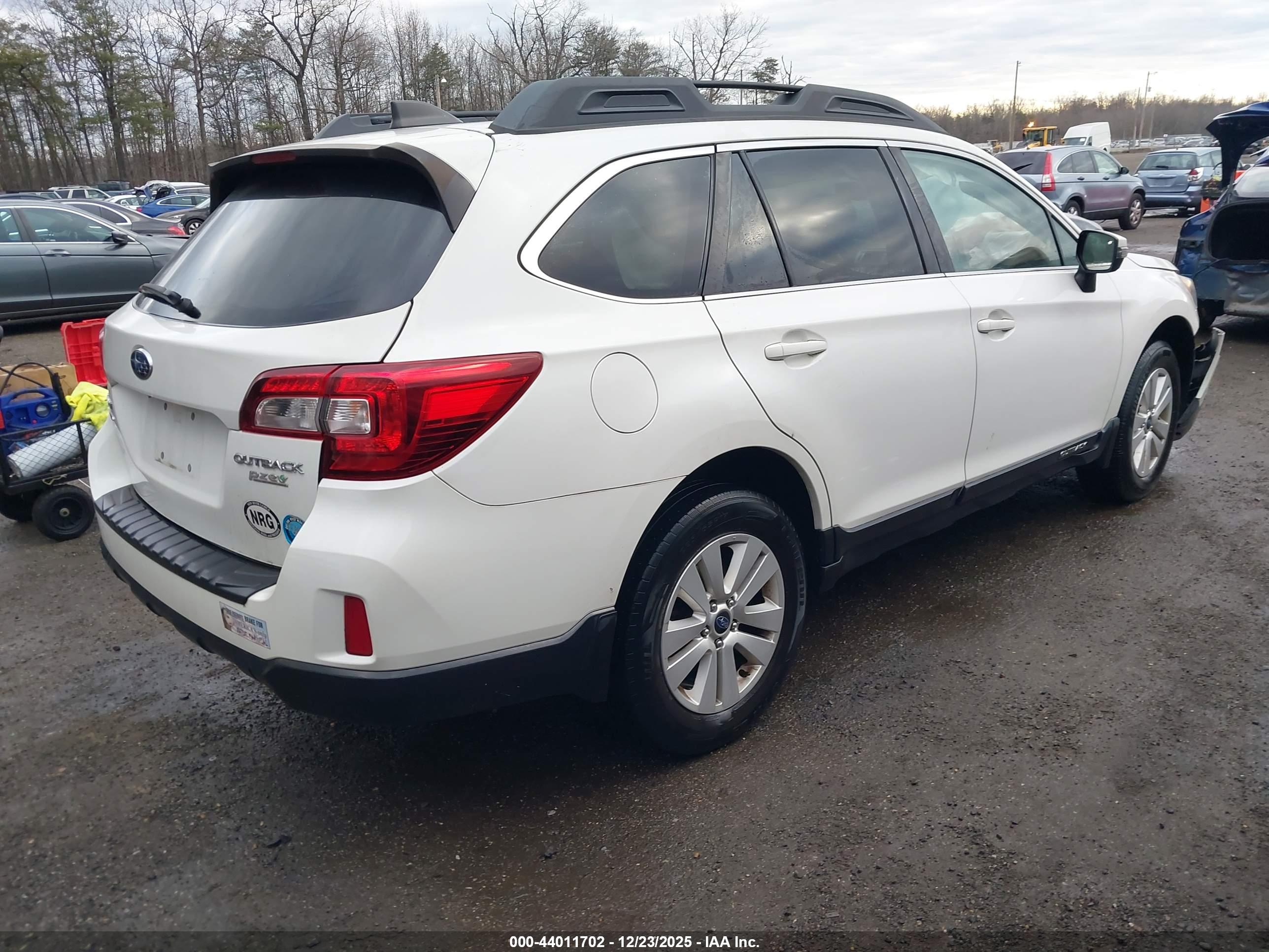 SUBARU OUTBACK image 4