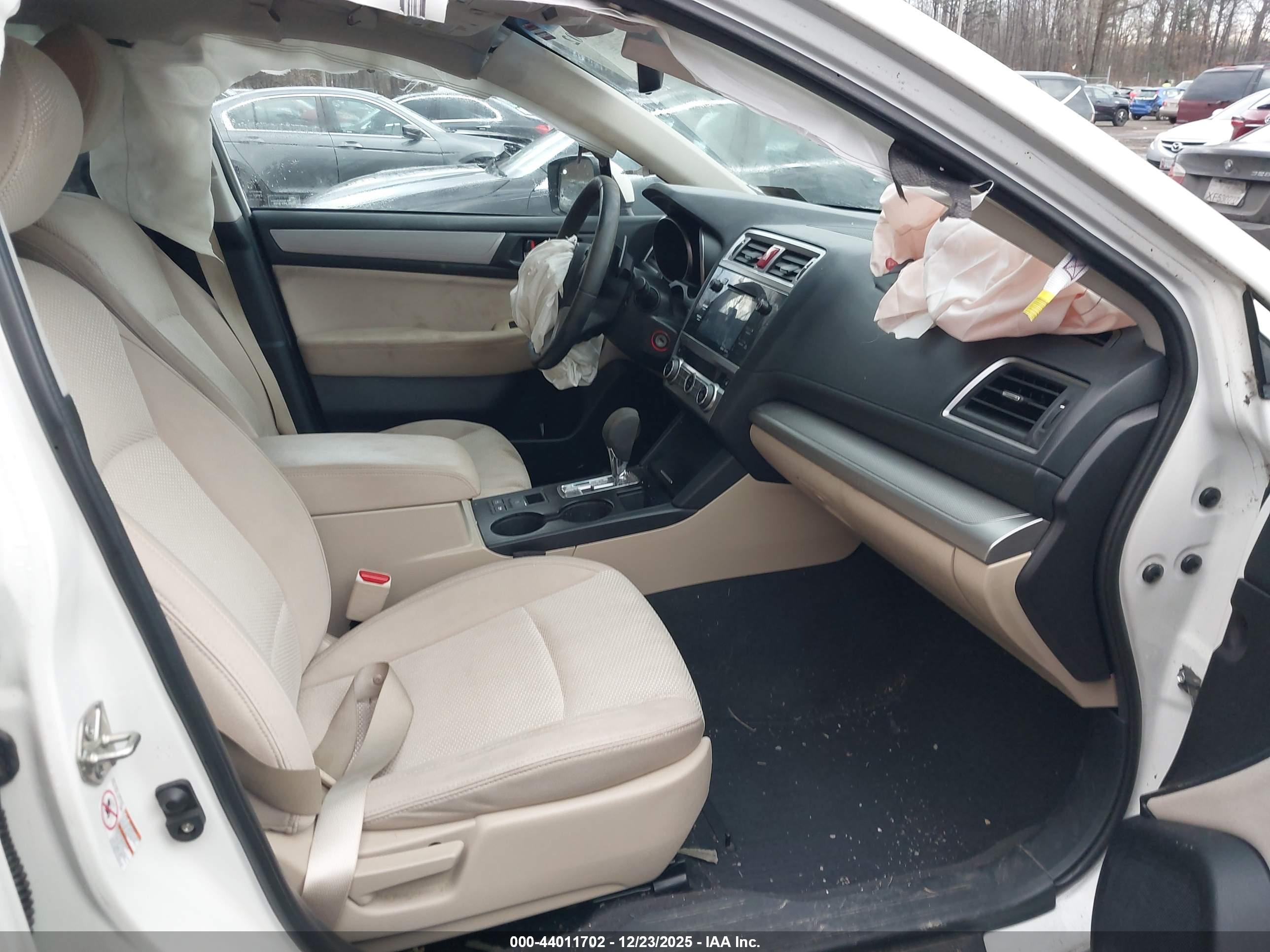 SUBARU OUTBACK image 5