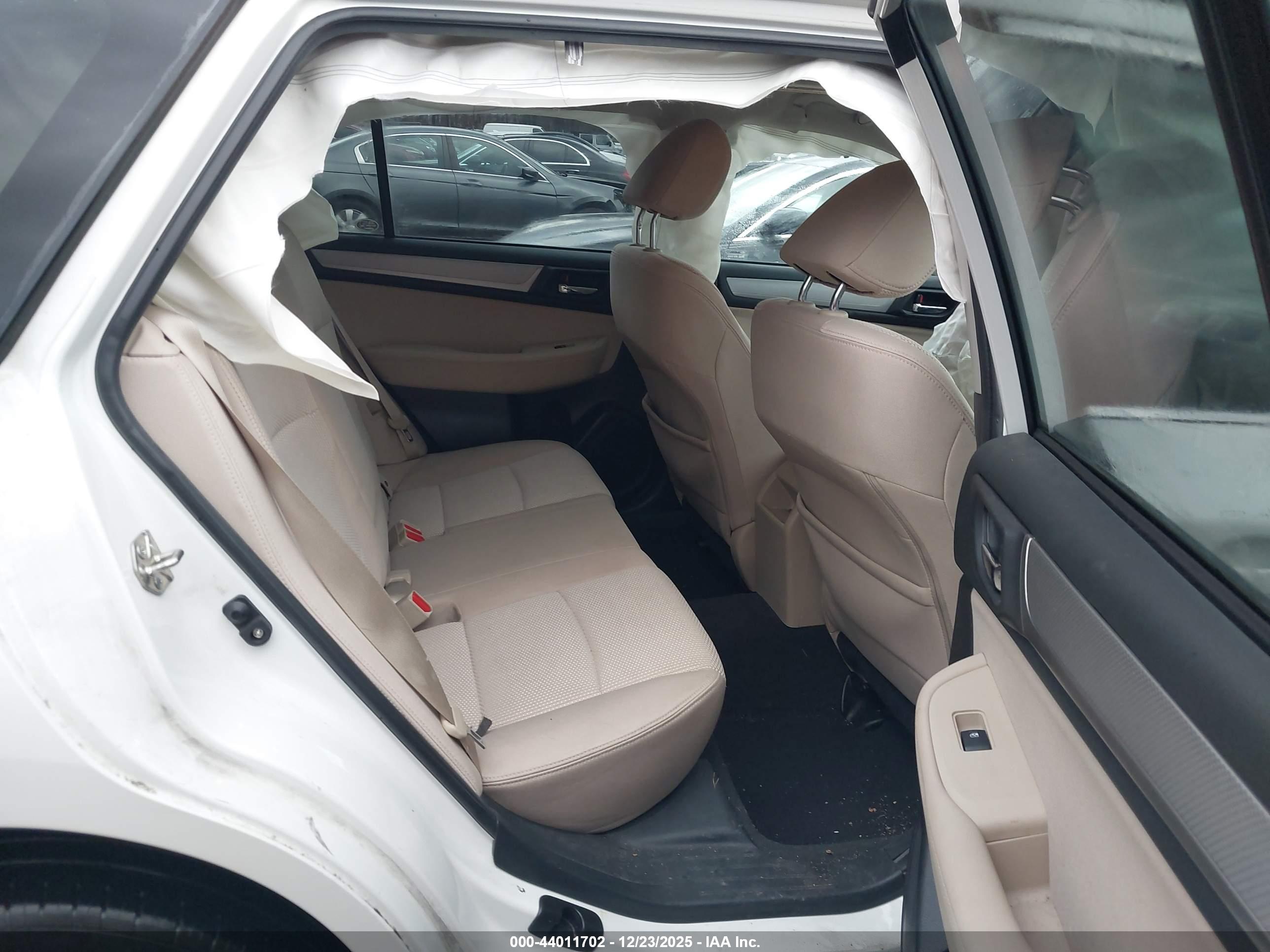 SUBARU OUTBACK image 8
