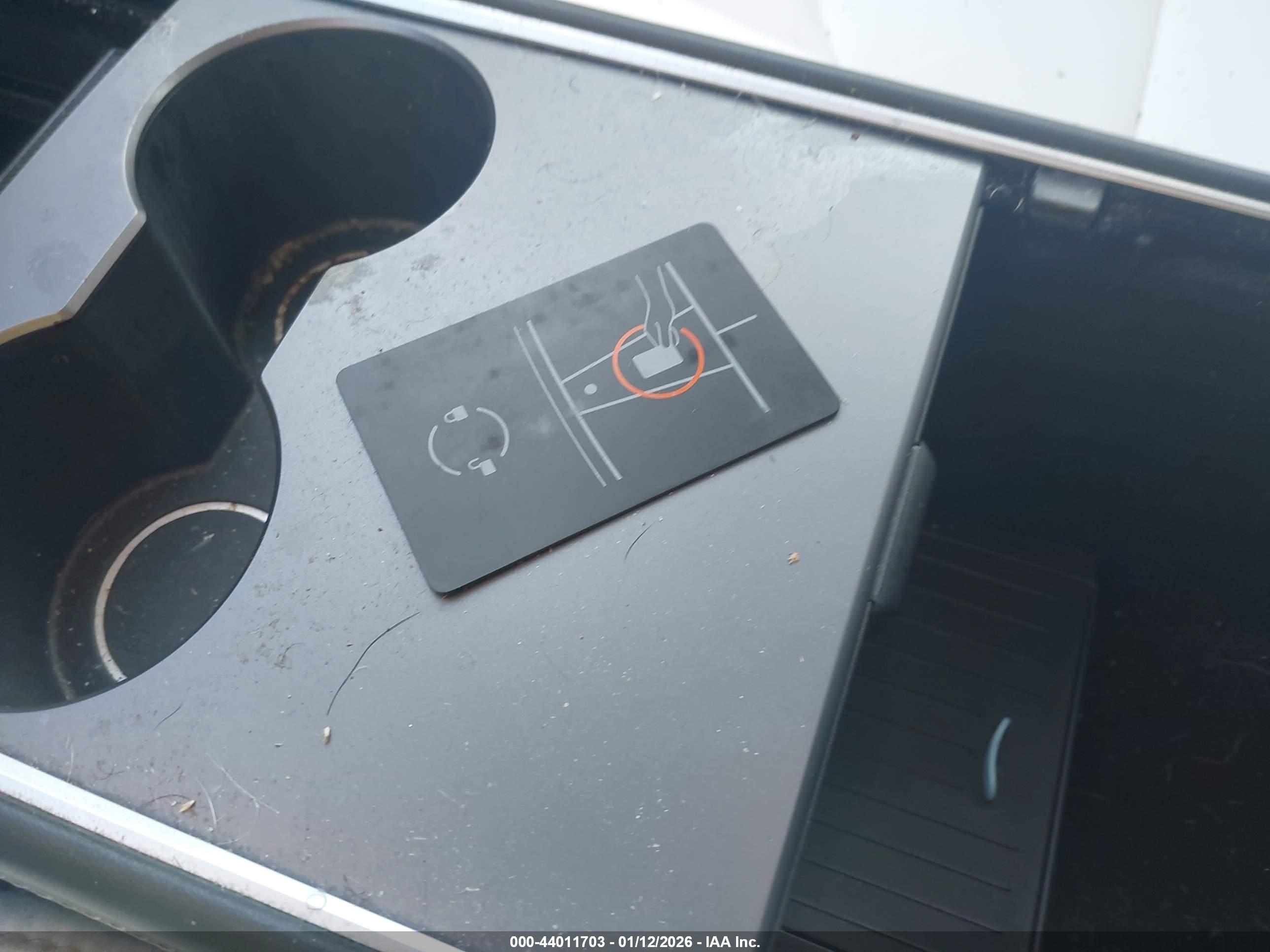 TESLA MODEL image 11