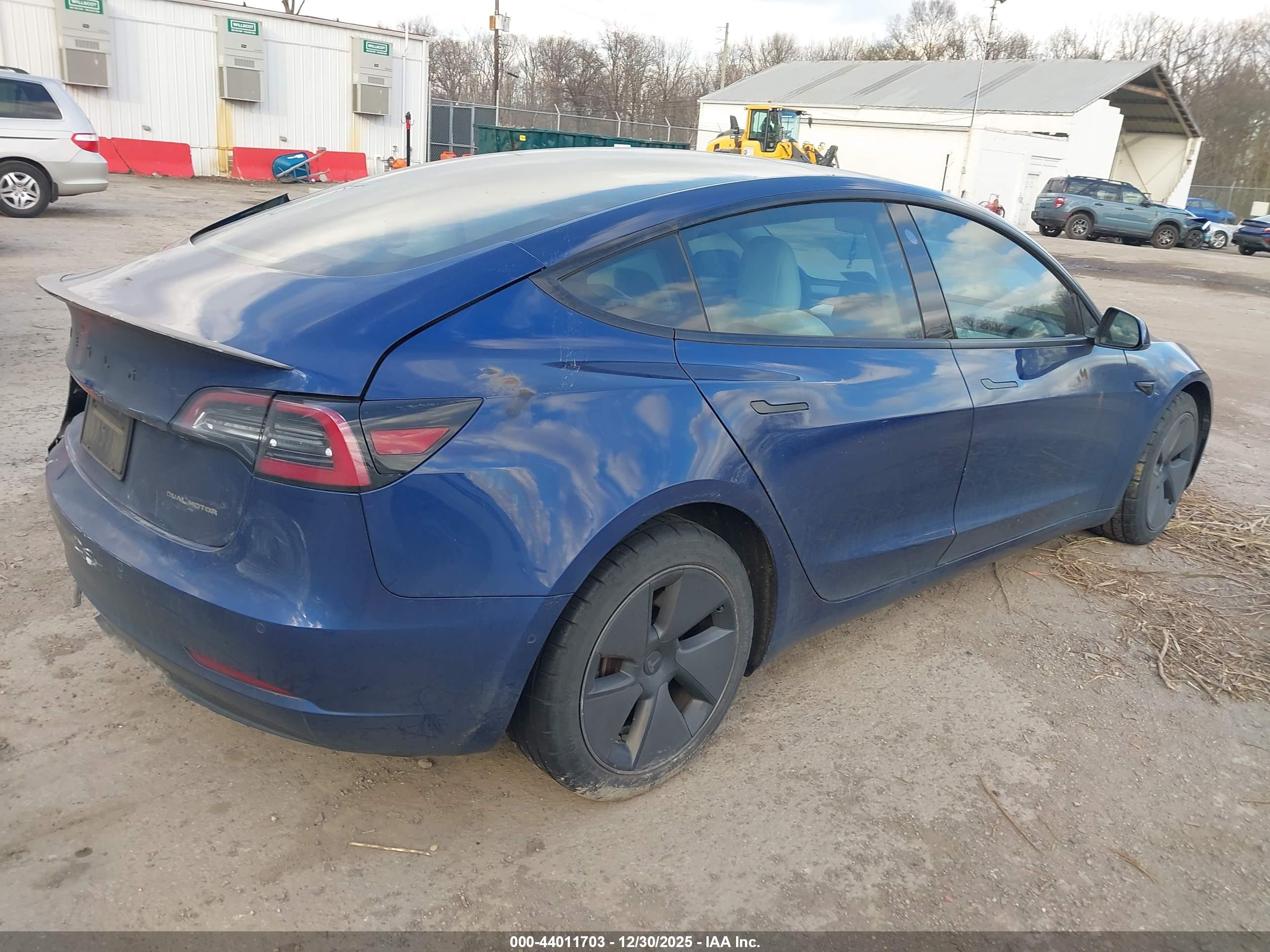 TESLA MODEL image 4