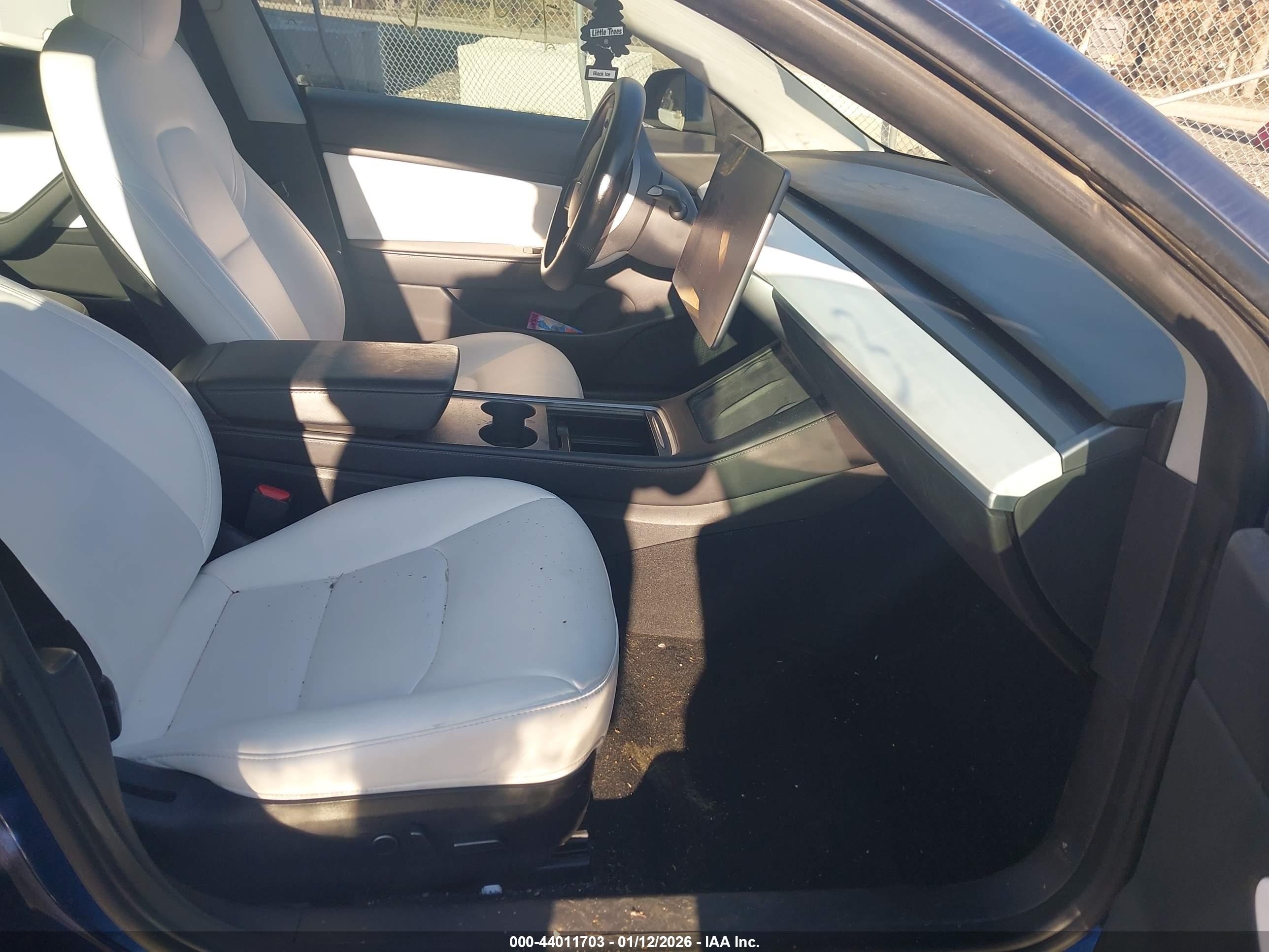 TESLA MODEL image 5