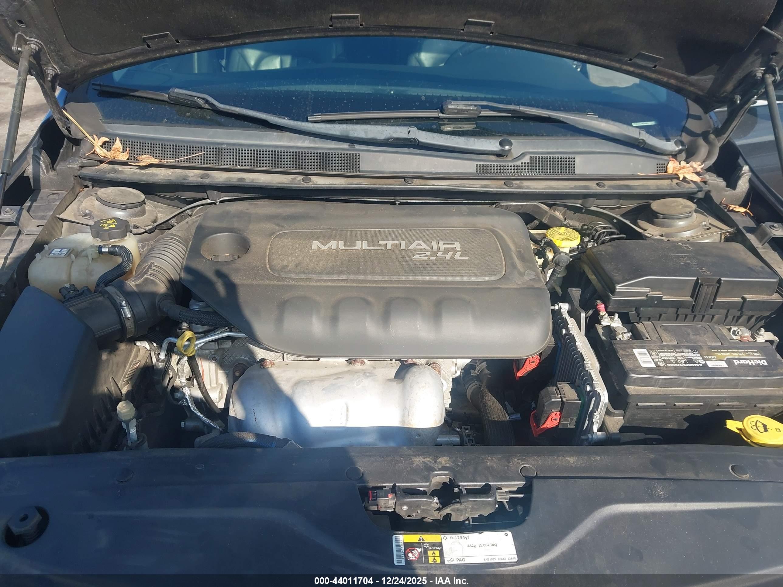 CHRYSLER 200 image 10