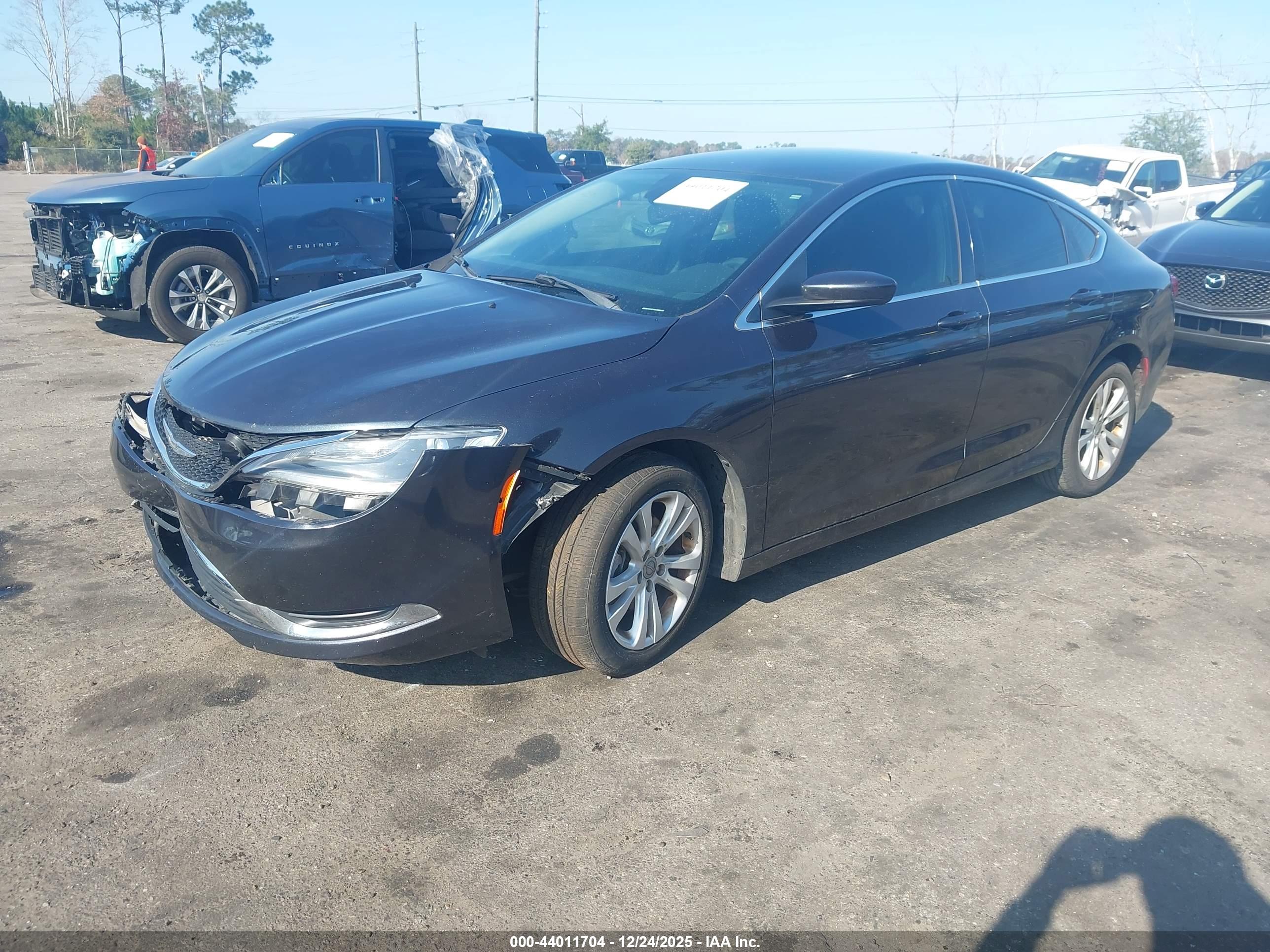 CHRYSLER 200 image 2