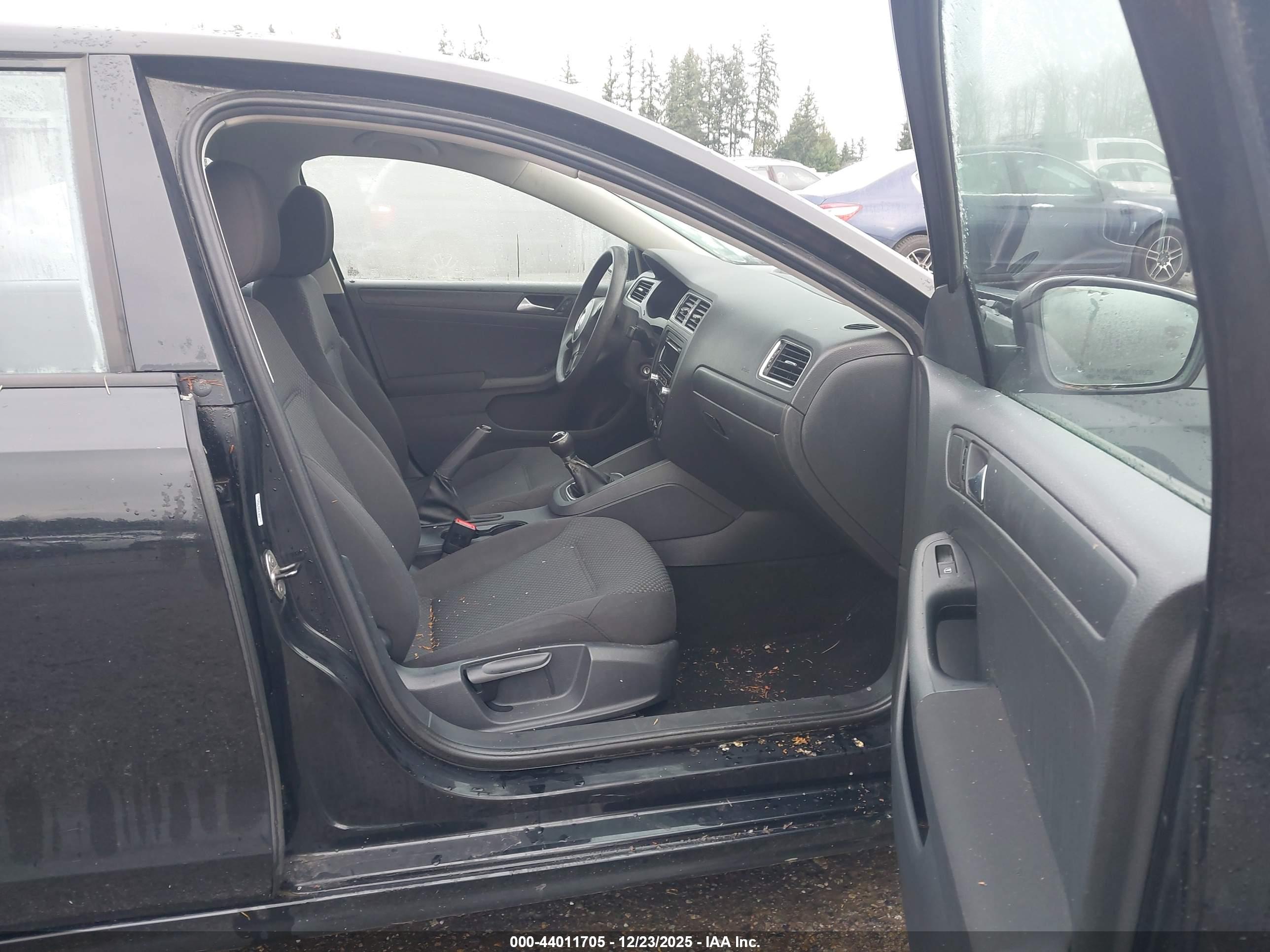 VOLKSWAGEN JETTA image 5
