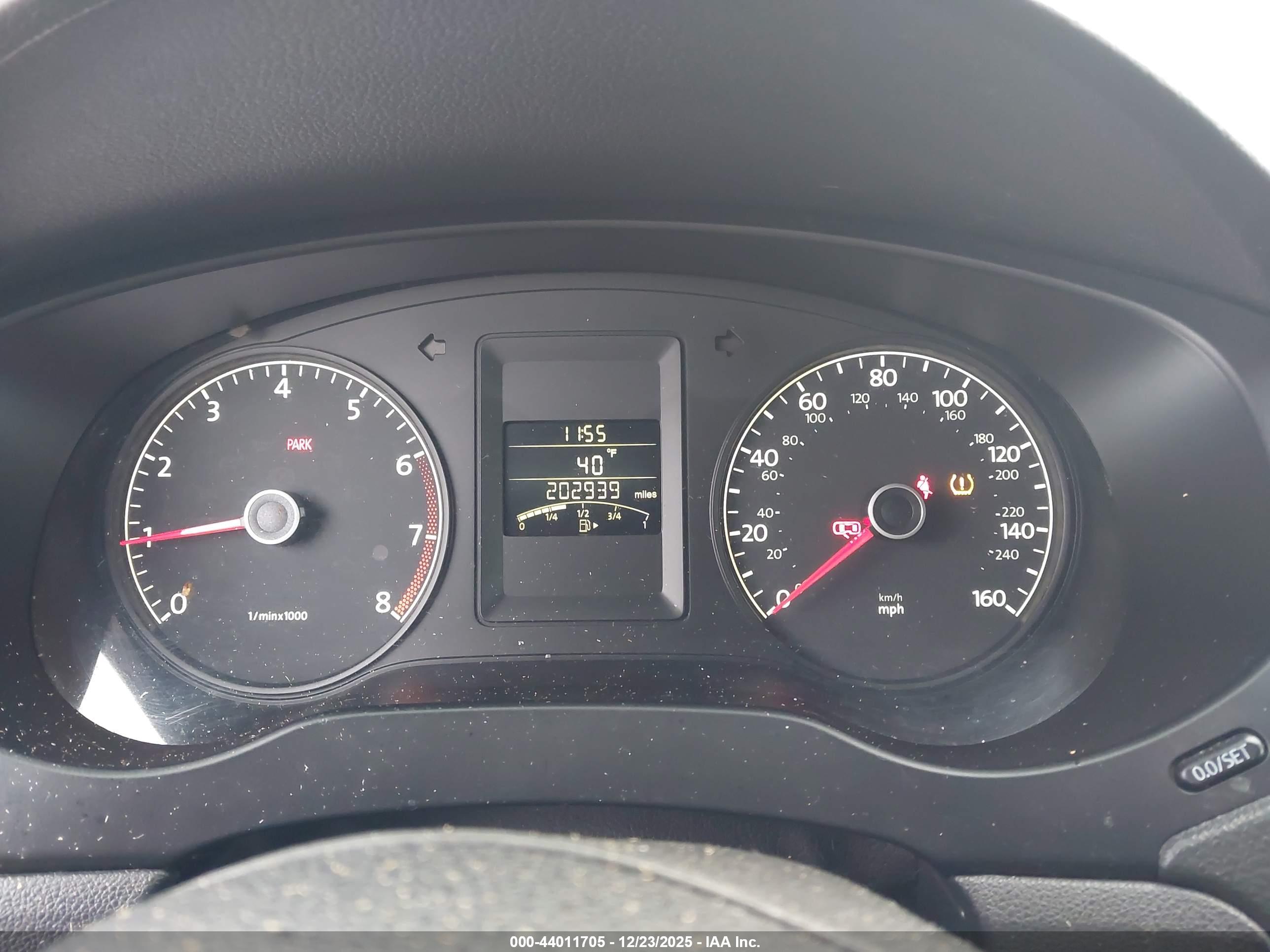 VOLKSWAGEN JETTA image 7