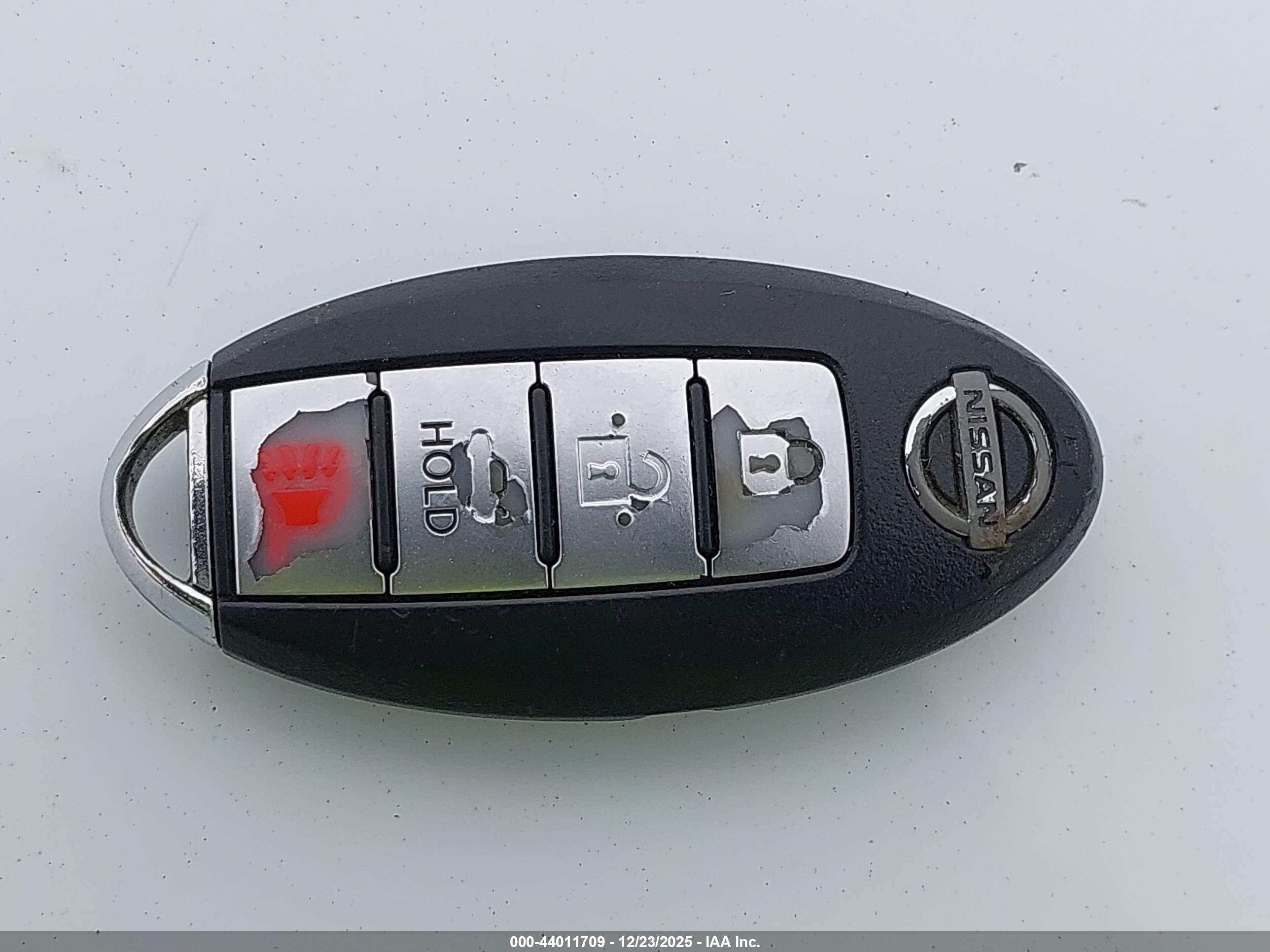 NISSAN MAXIMA image 11