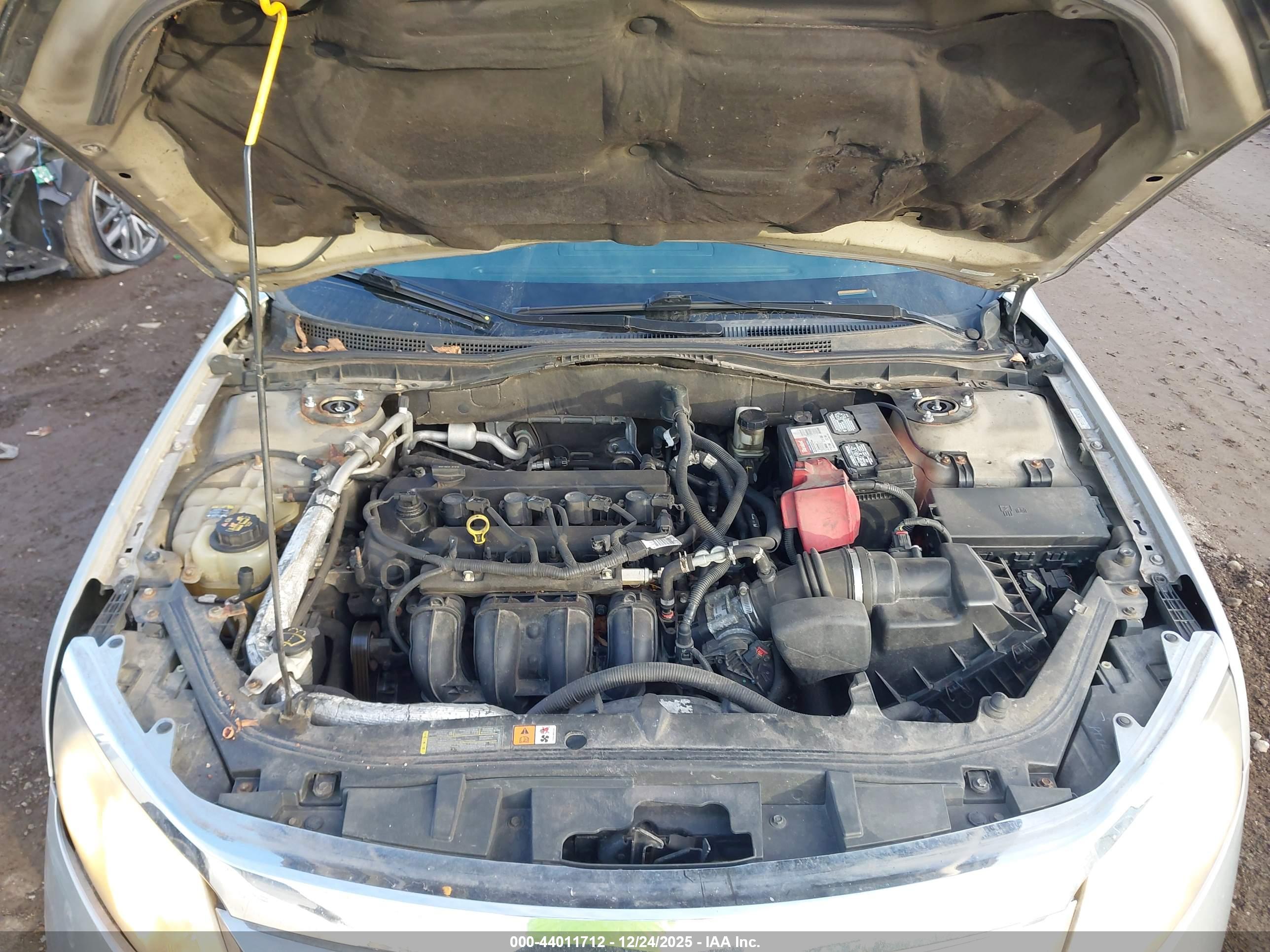 FORD FUSION image 10