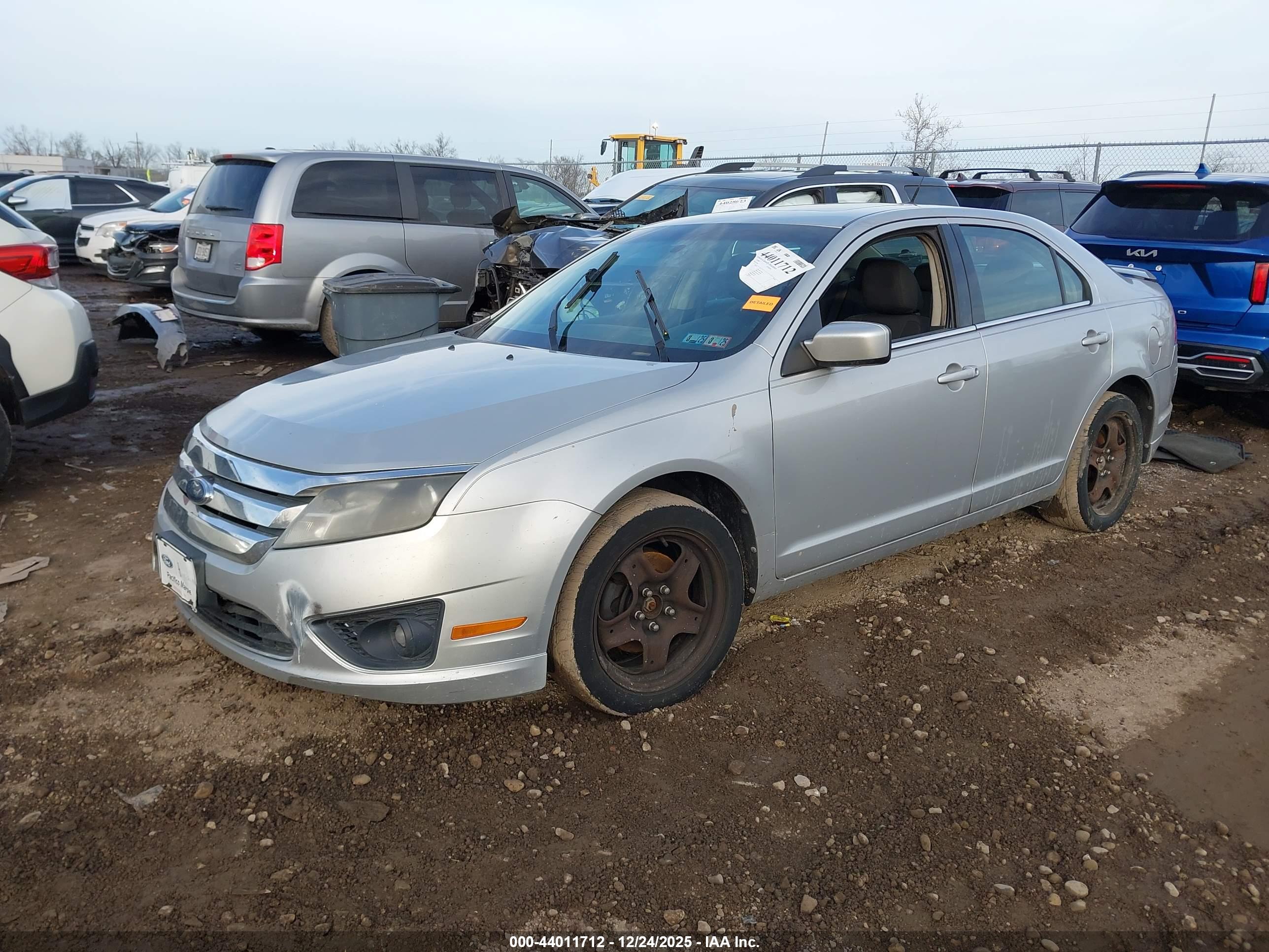 FORD FUSION image 2