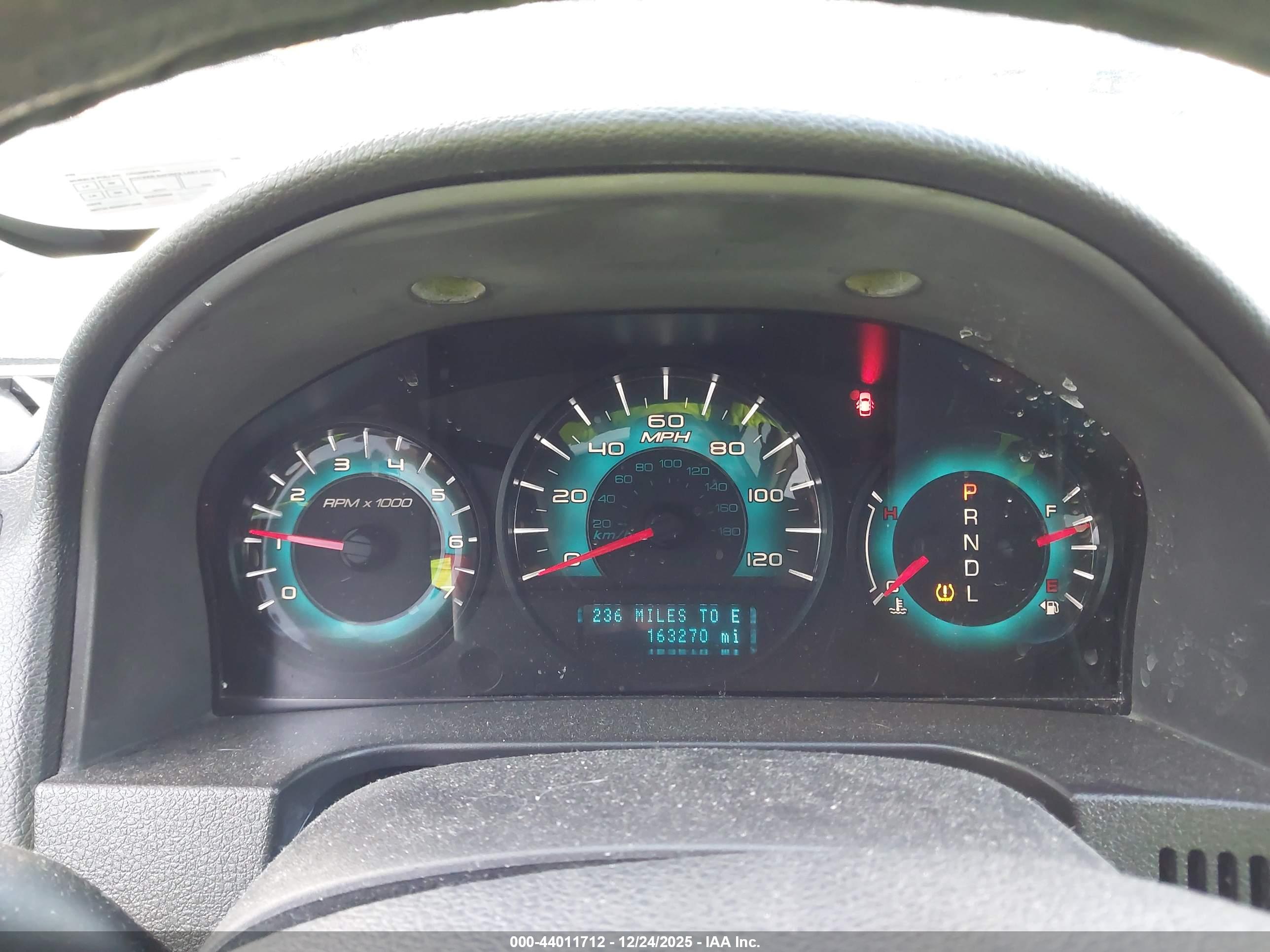 FORD FUSION image 7