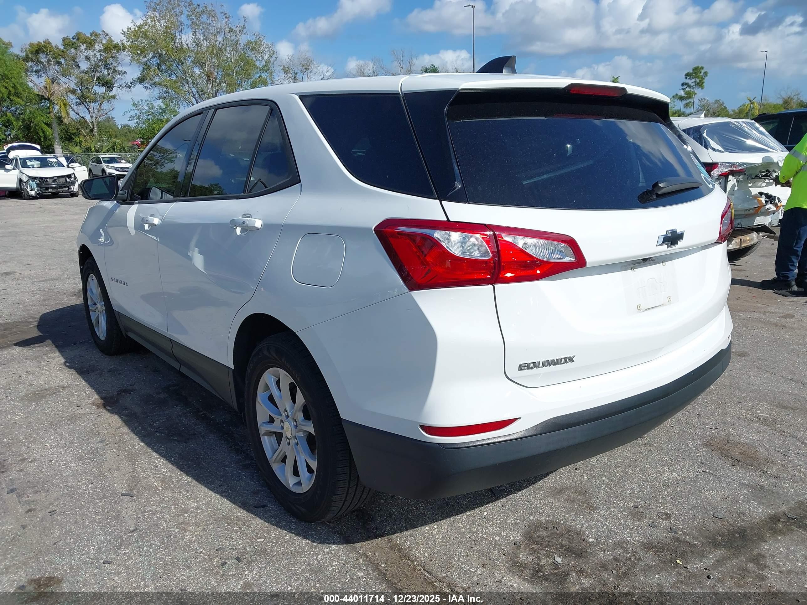 CHEVROLET EQUINOX image 3