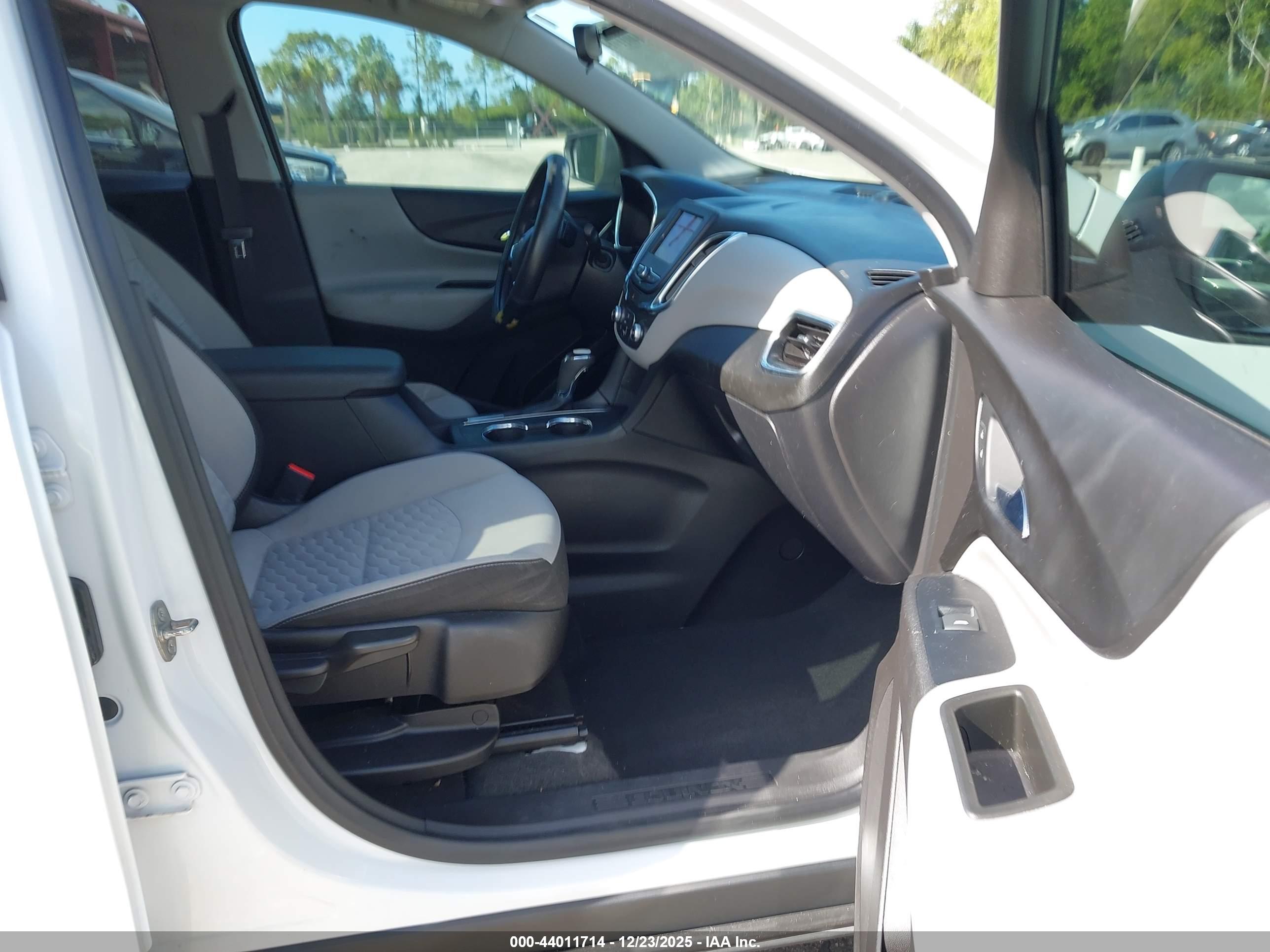 CHEVROLET EQUINOX image 5