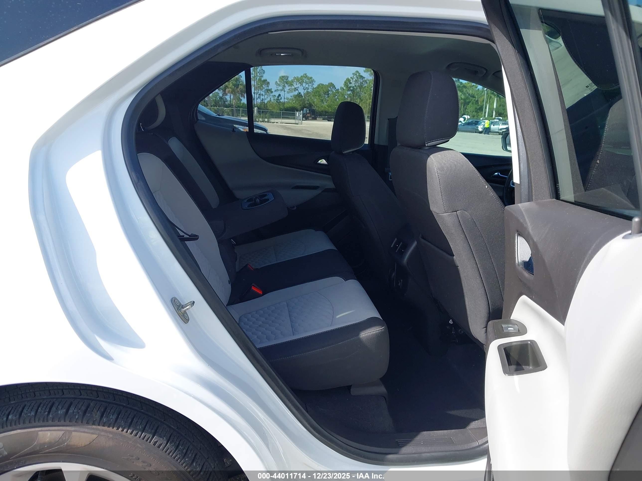 CHEVROLET EQUINOX image 8