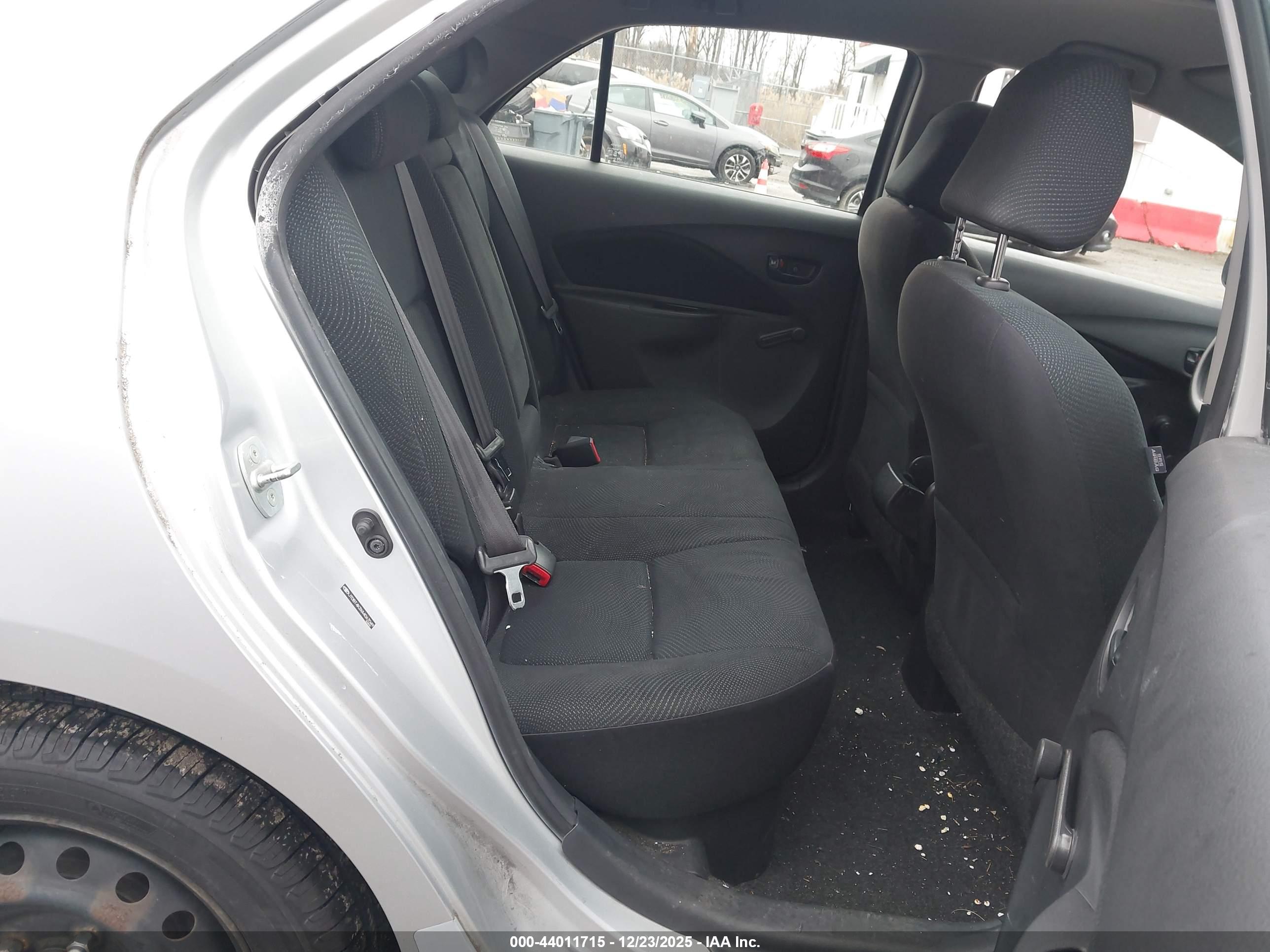 TOYOTA YARIS image 8