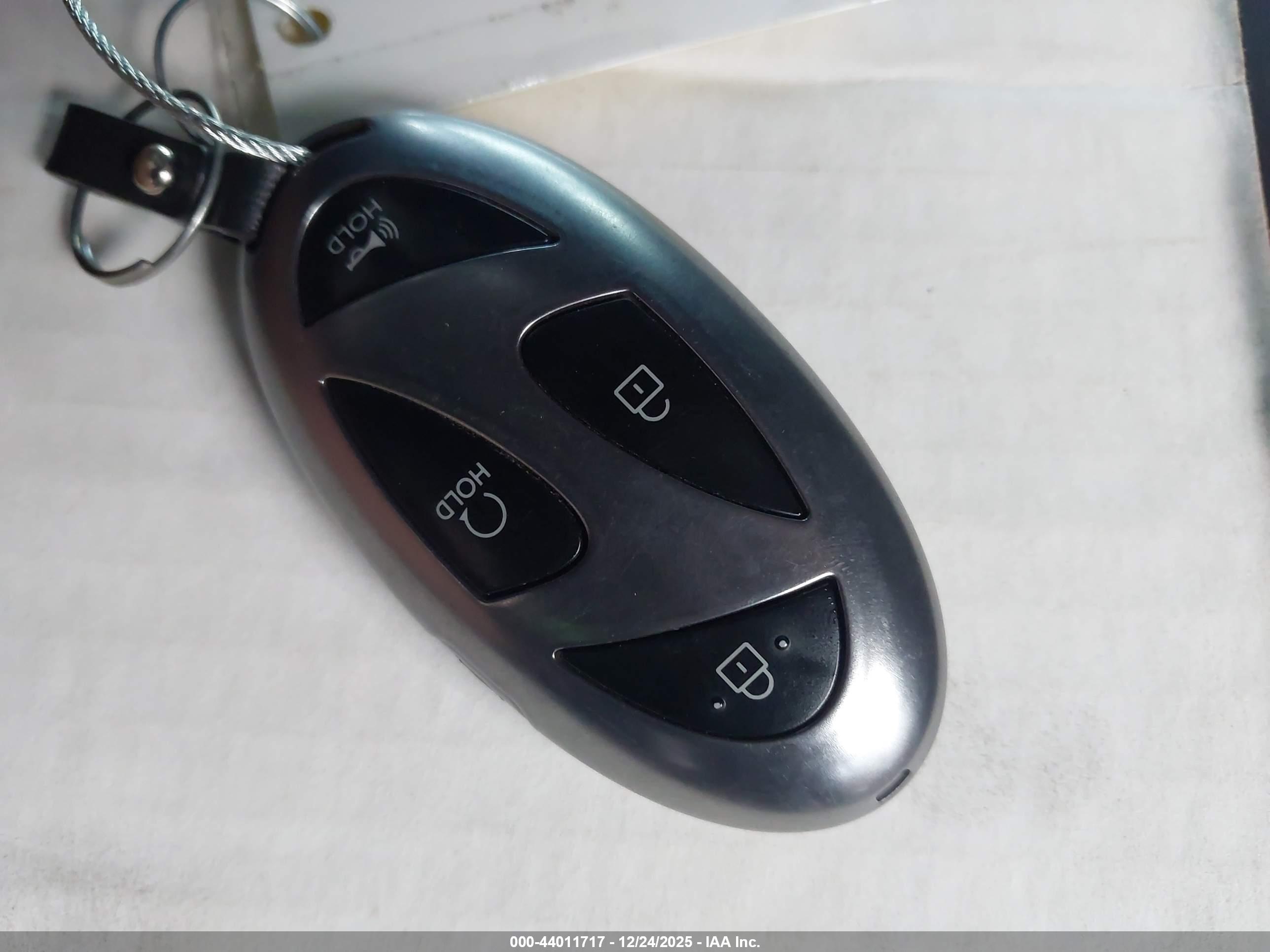 HYUNDAI ELANTRA image 11