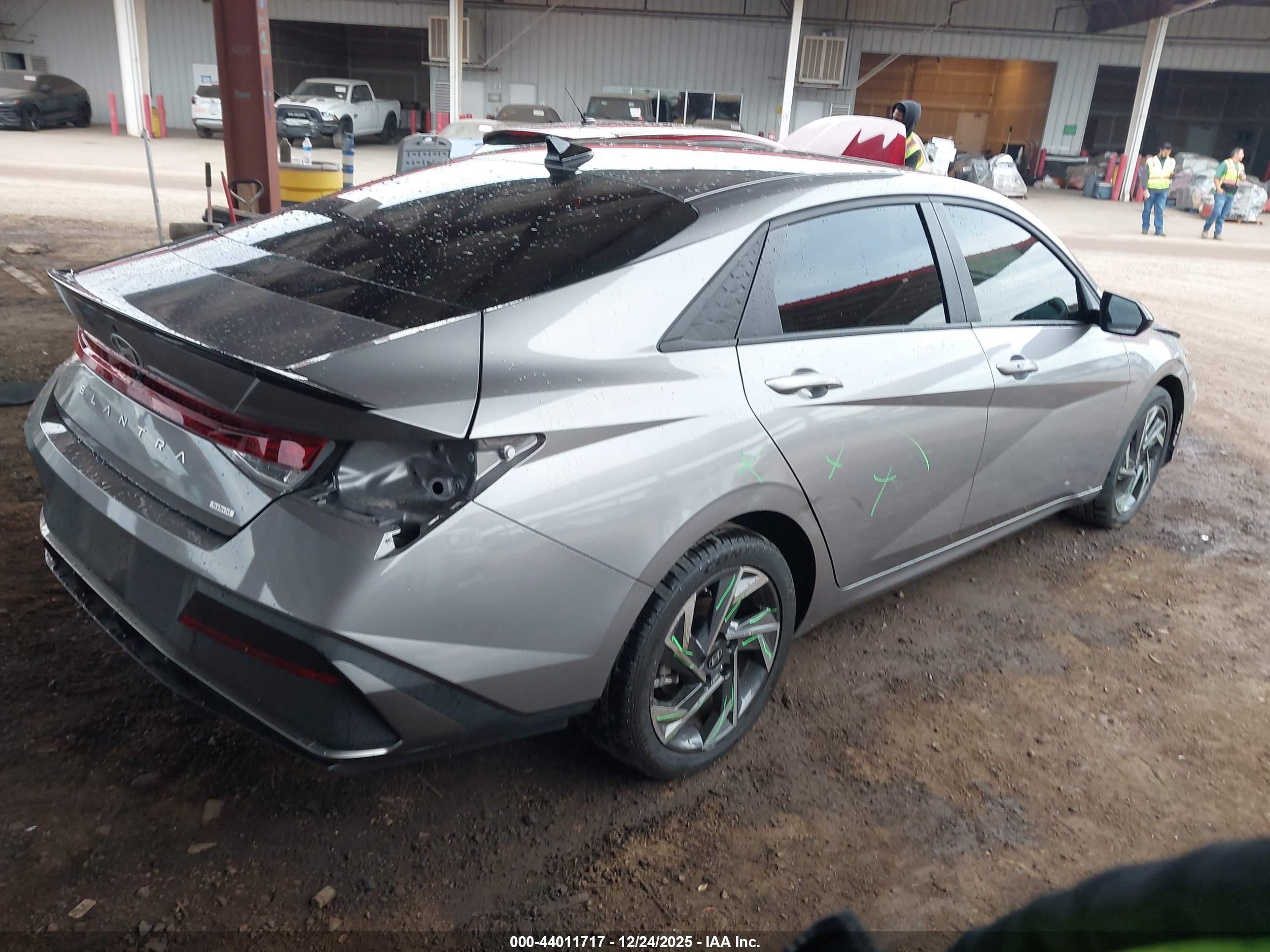 HYUNDAI ELANTRA image 4