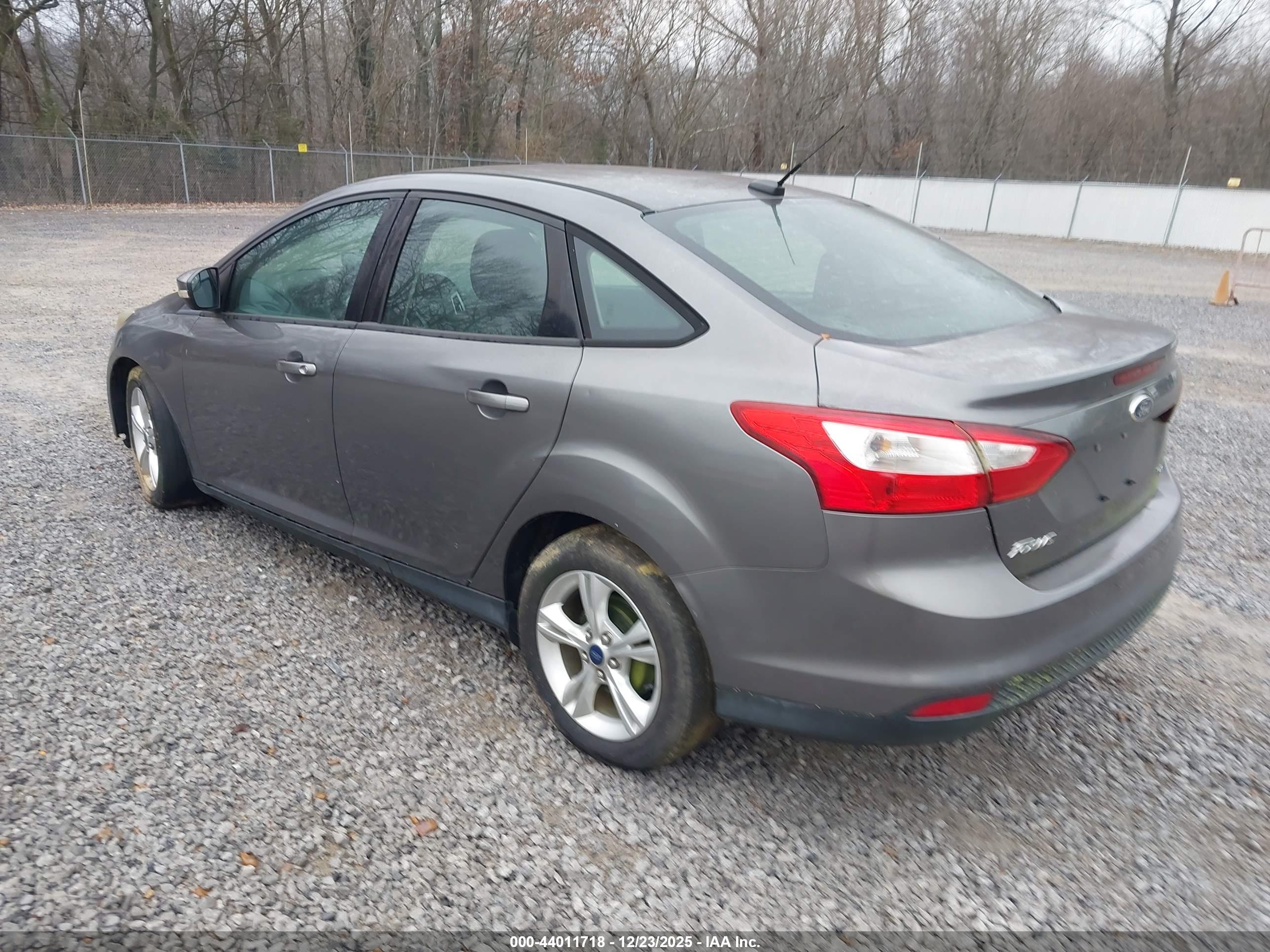 FORD FOCUS image 3