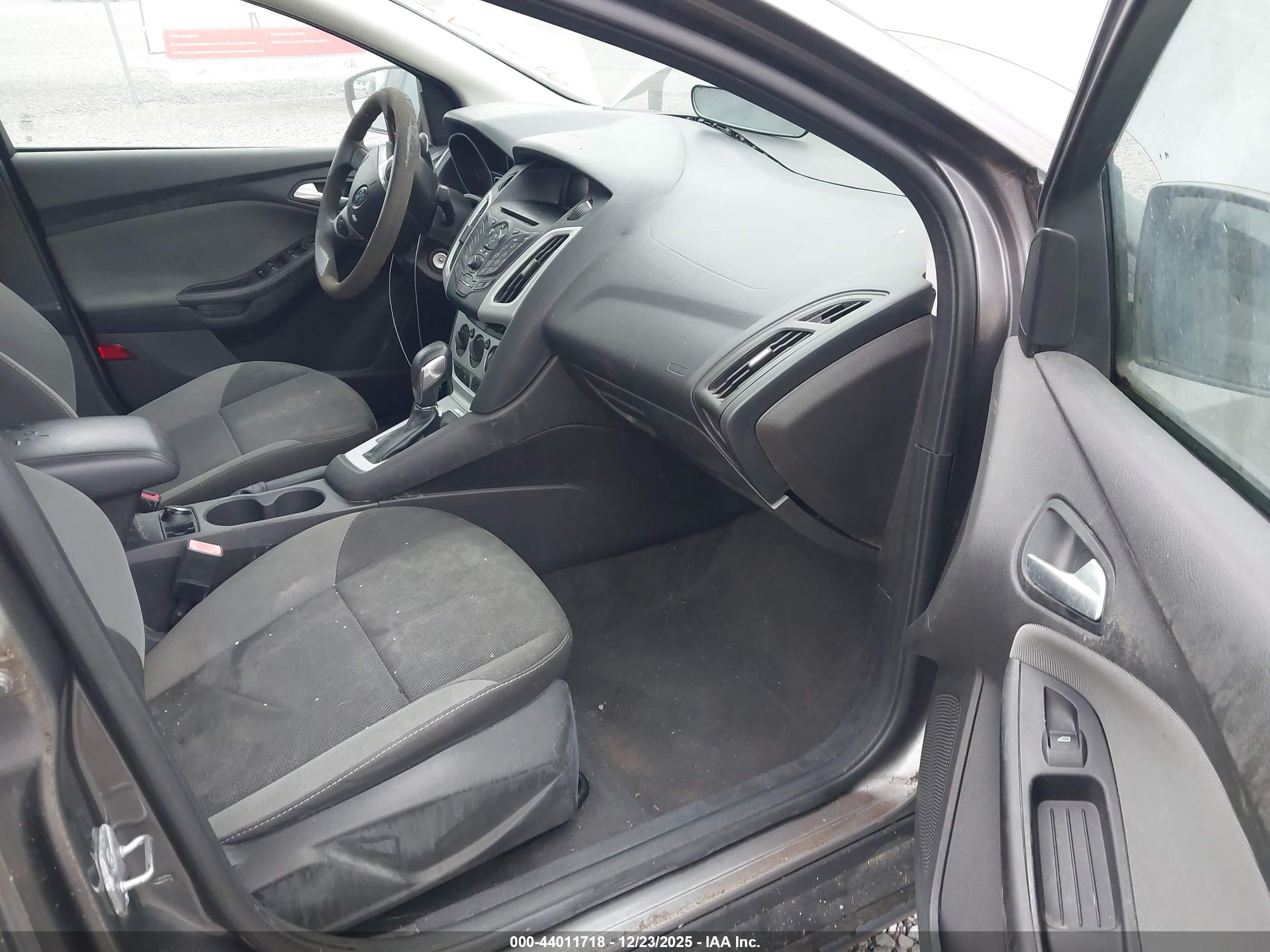 FORD FOCUS image 5