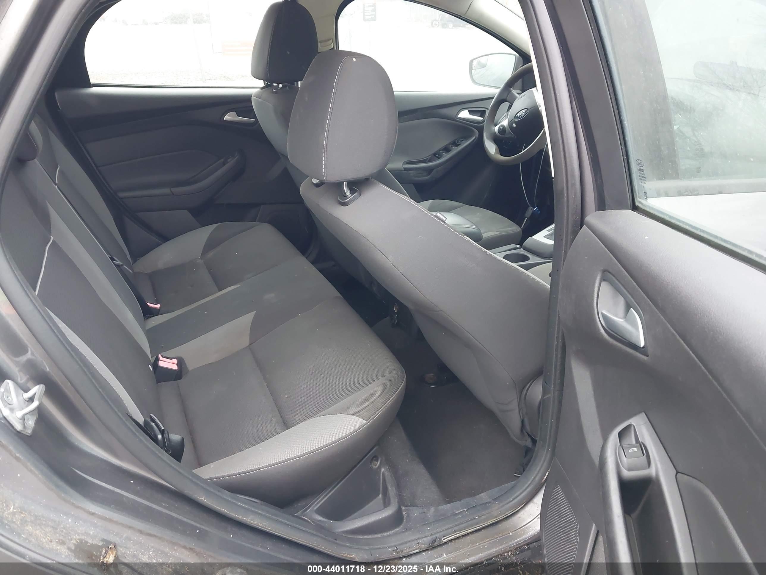 FORD FOCUS image 8