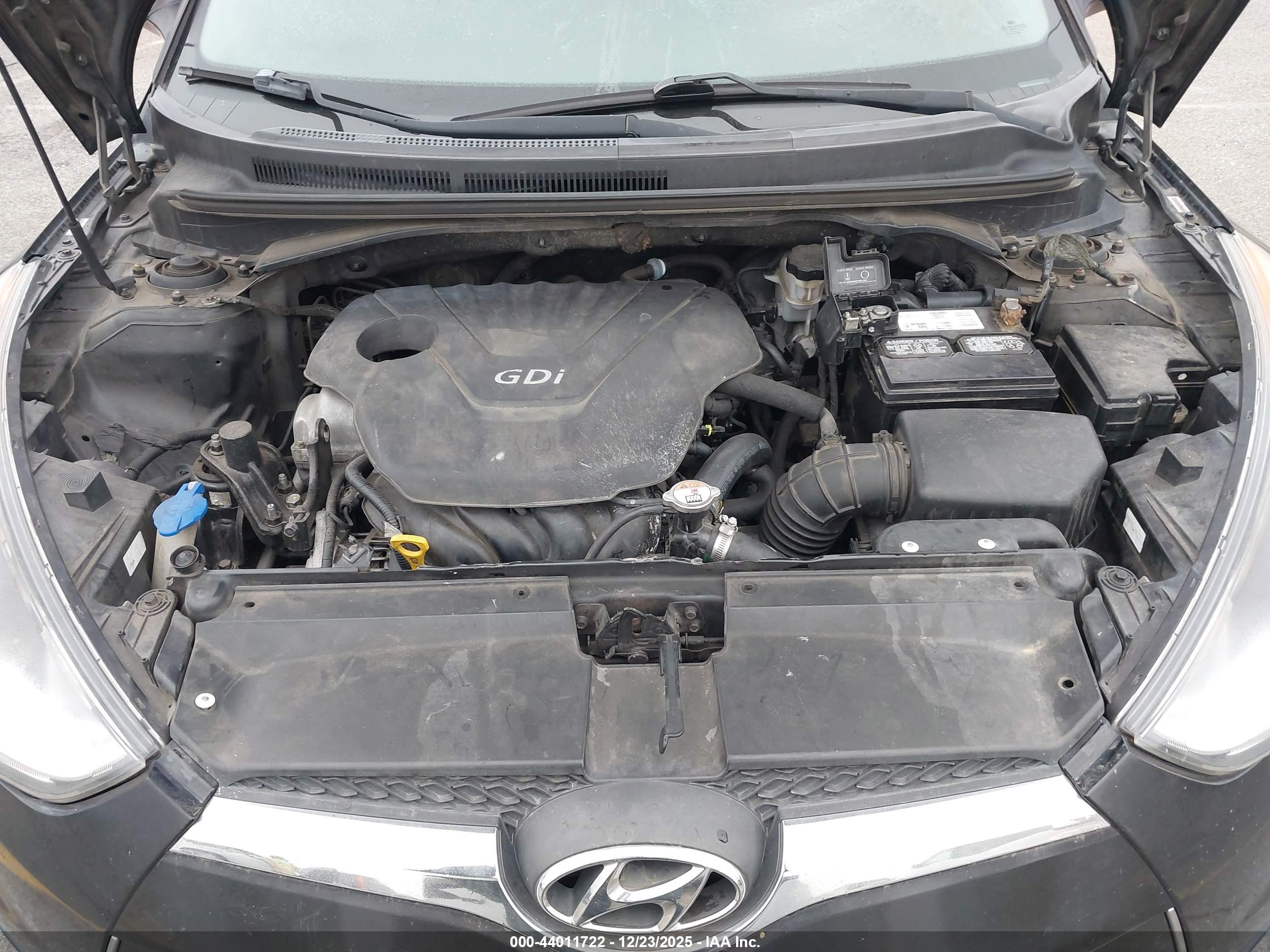 HYUNDAI VELOSTER image 10