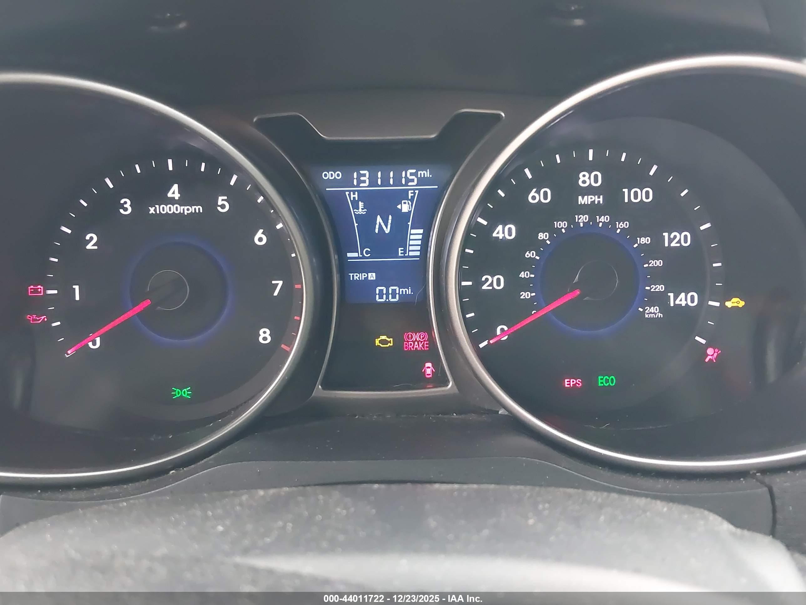 HYUNDAI VELOSTER image 7