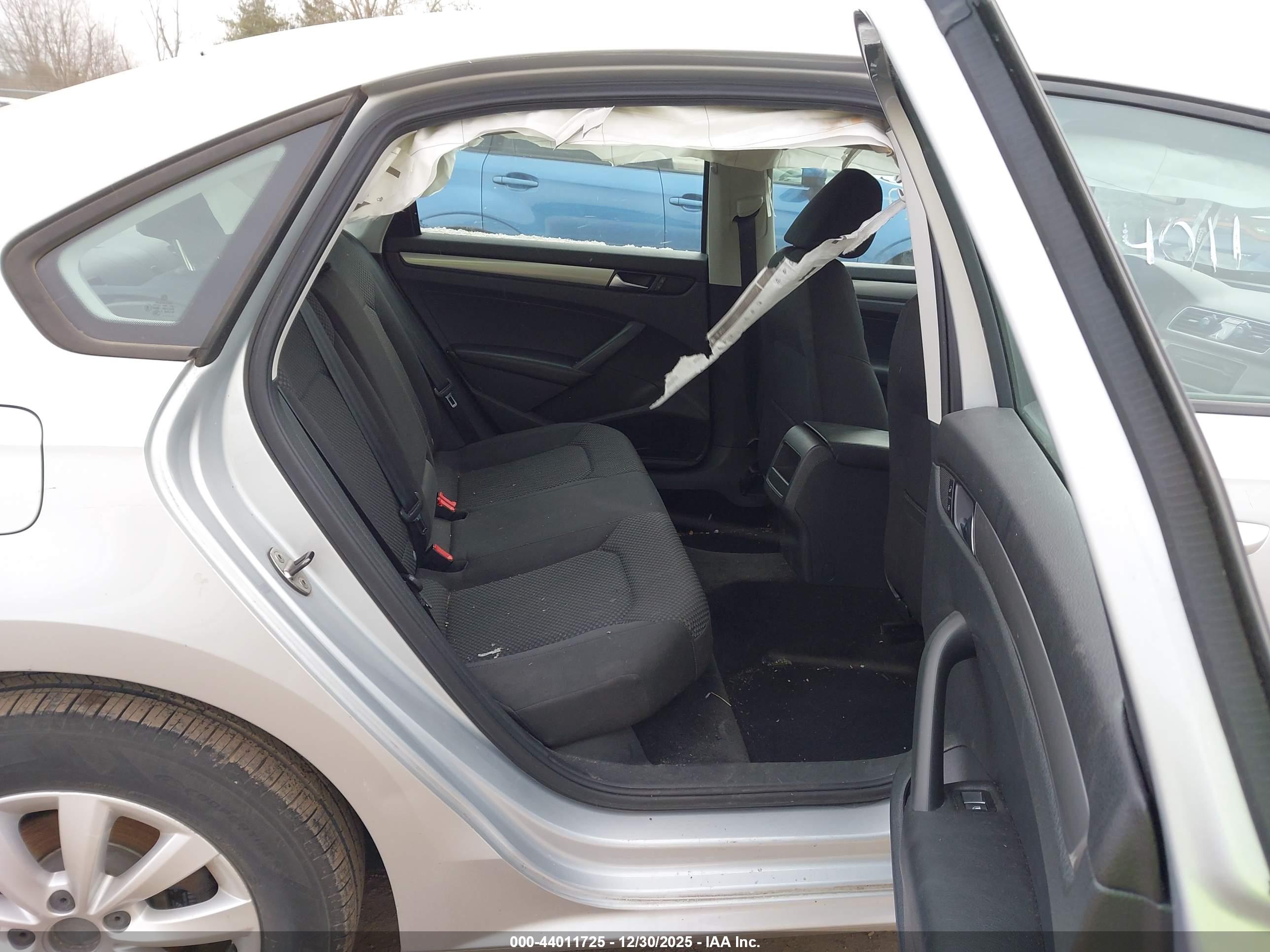 VOLKSWAGEN PASSAT image 8