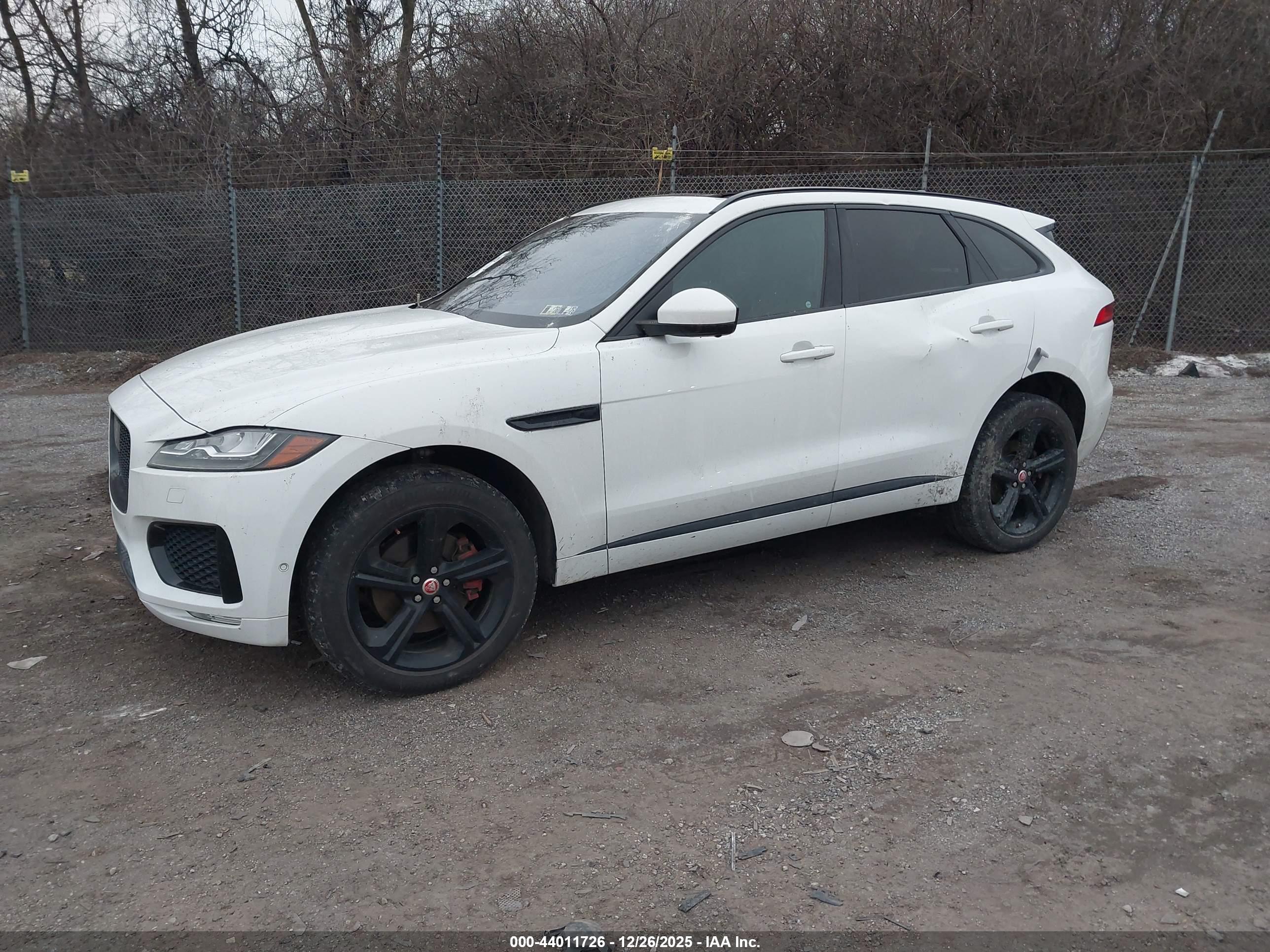 JAGUAR F-PACE image 2