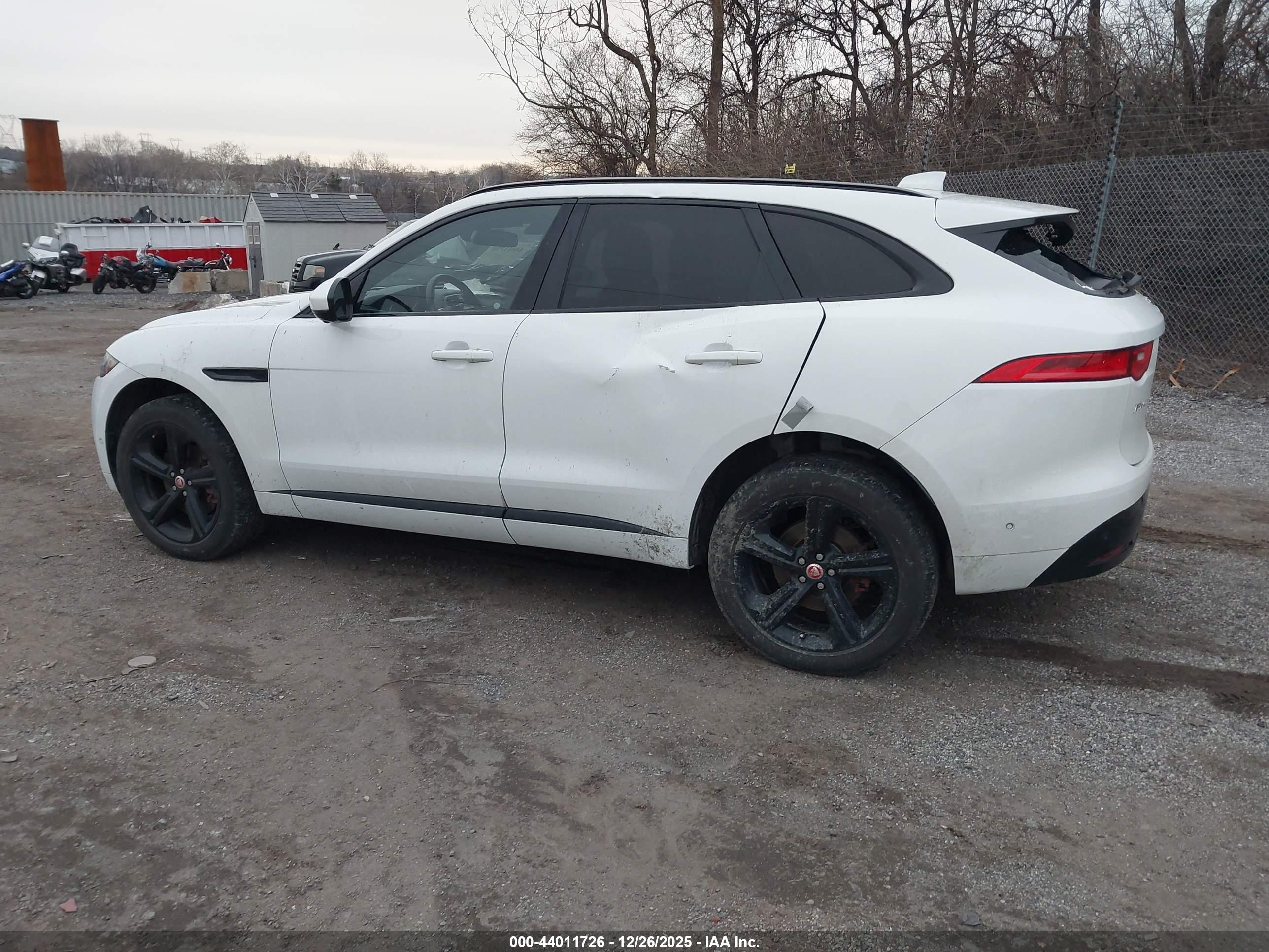 JAGUAR F-PACE image 3