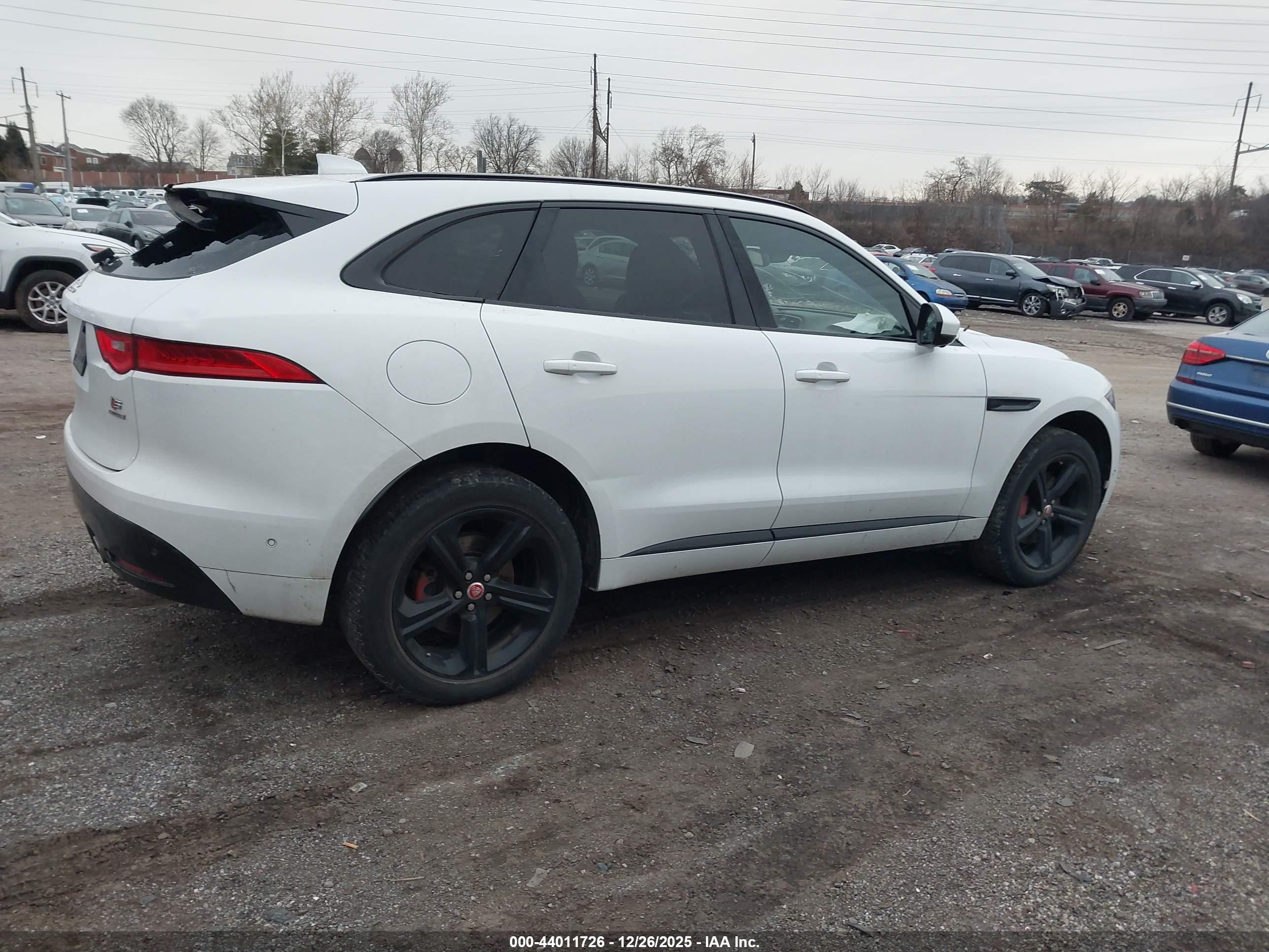 JAGUAR F-PACE image 4