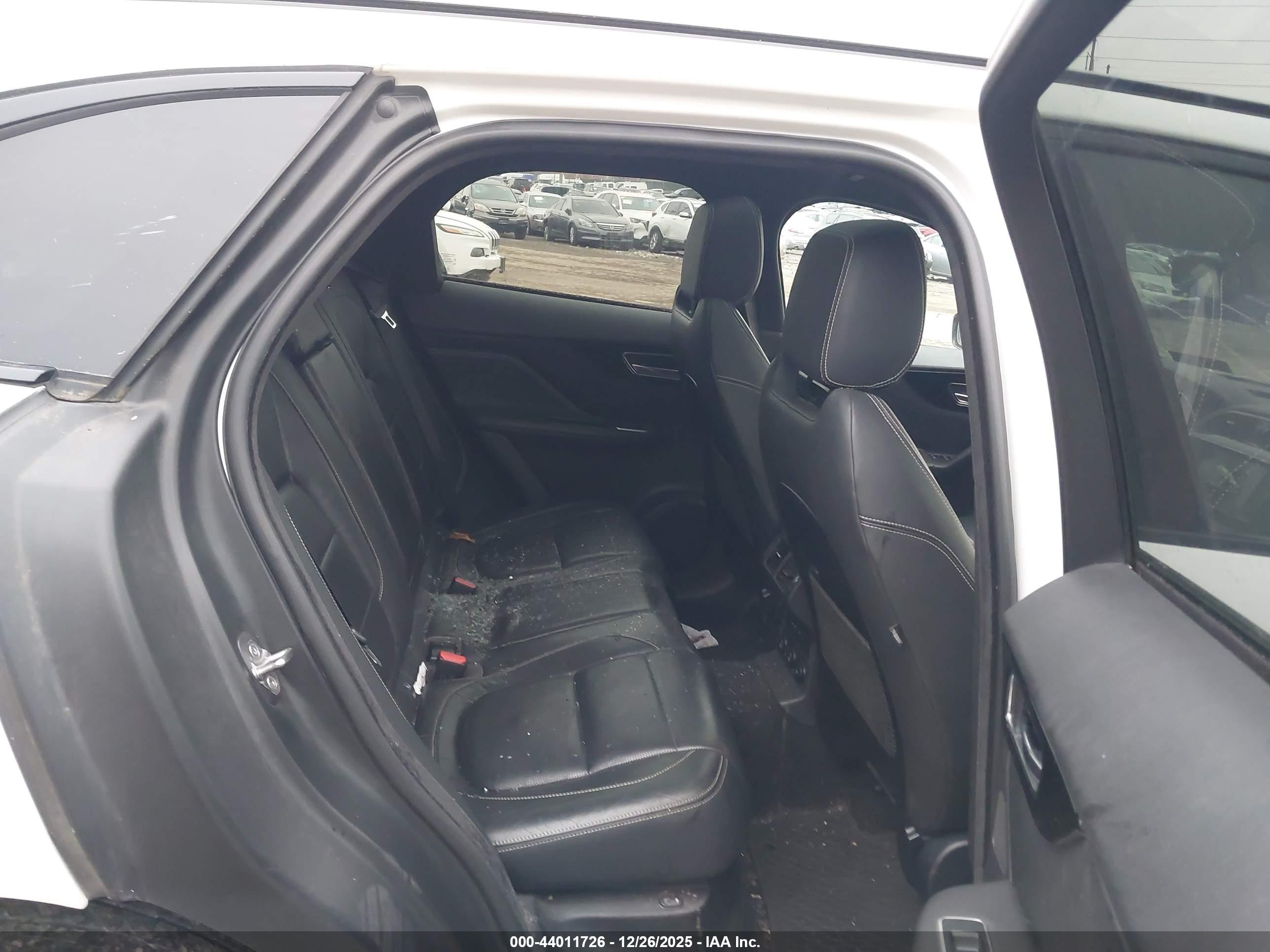 JAGUAR F-PACE image 8