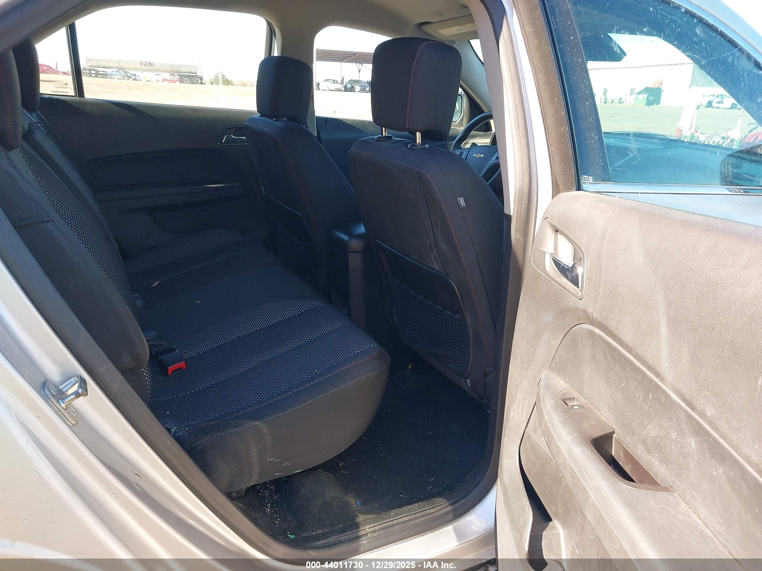 CHEVROLET EQUINOX image 8