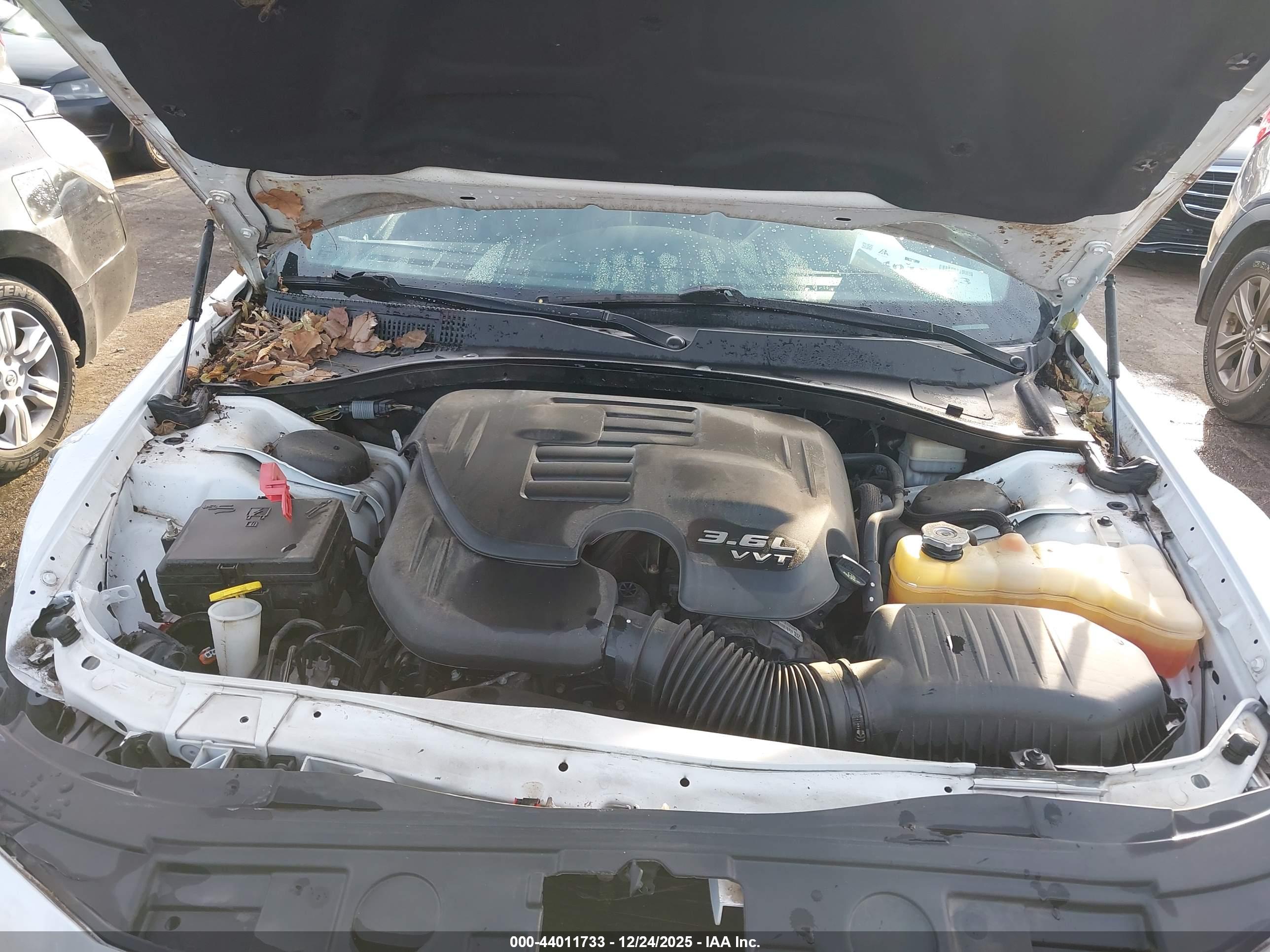 CHRYSLER 300 image 10
