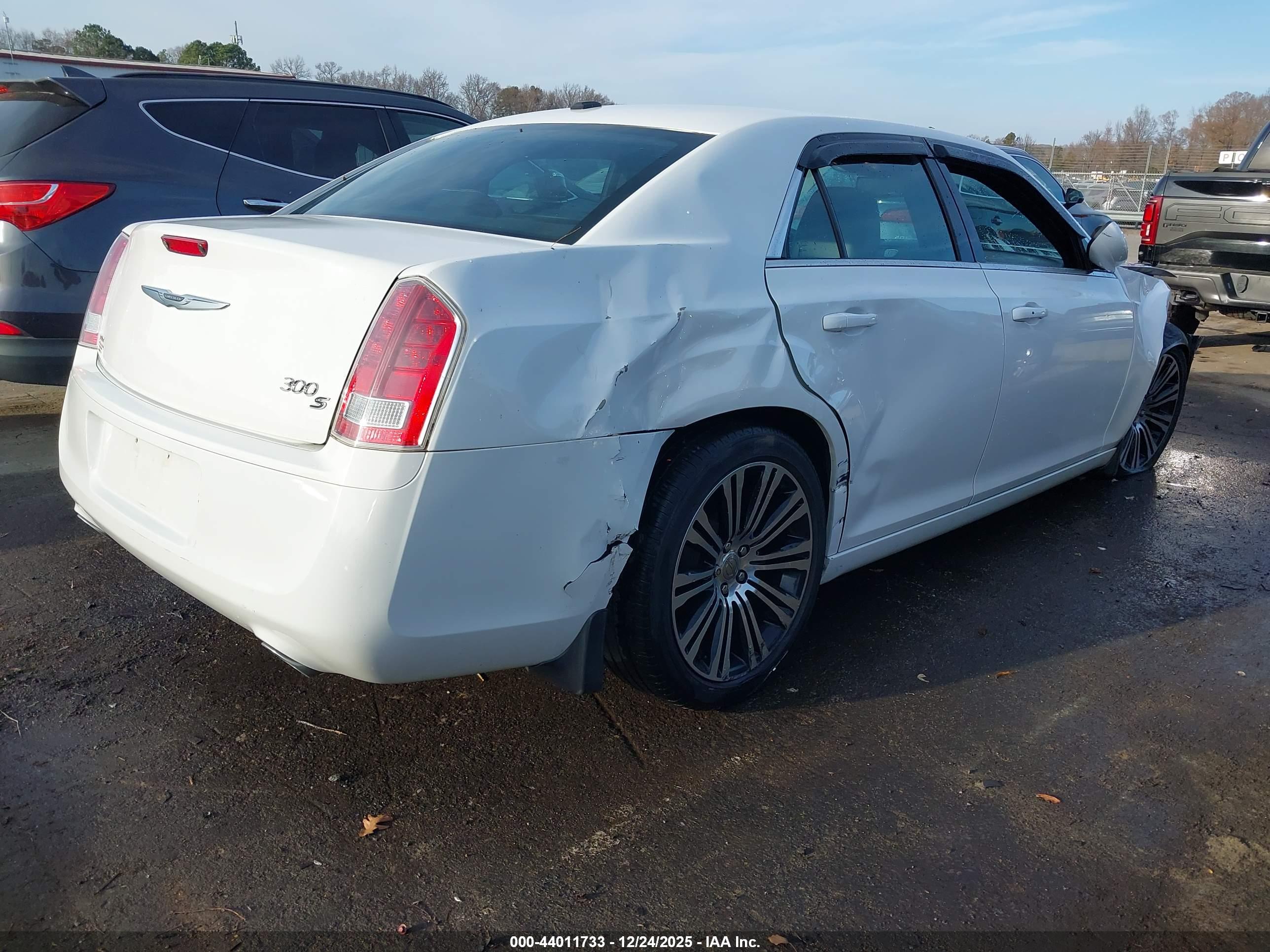 CHRYSLER 300 image 4