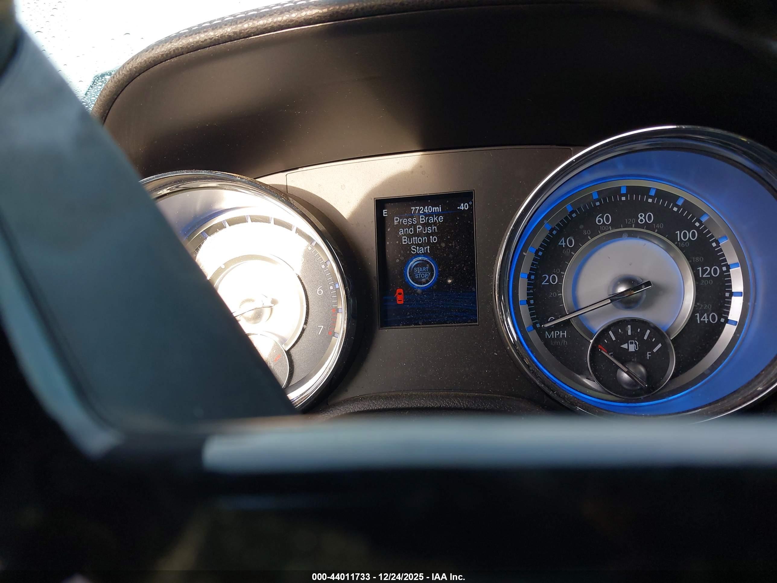 CHRYSLER 300 image 7