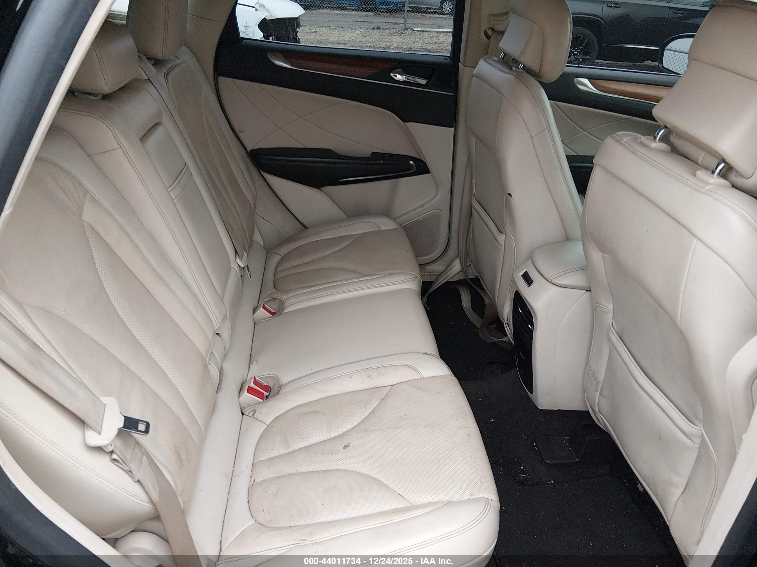 LINCOLN MKC image 8