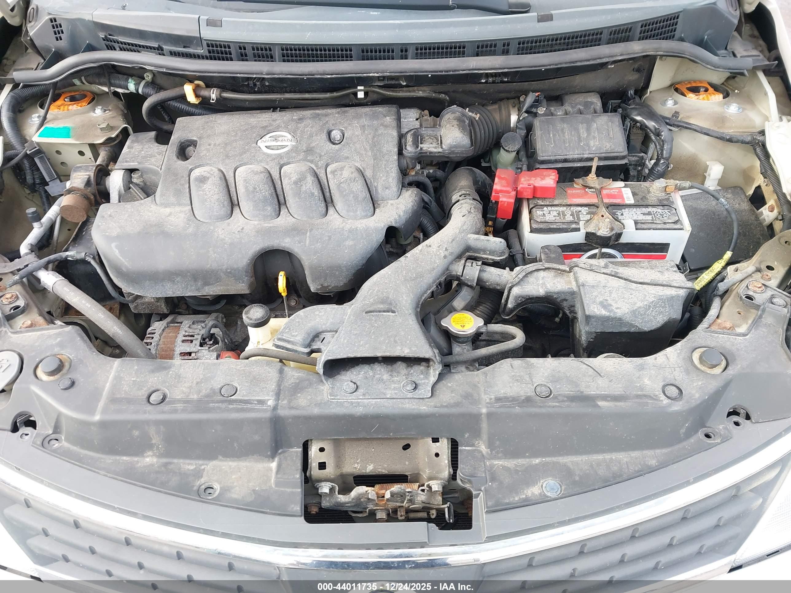 NISSAN VERSA image 10