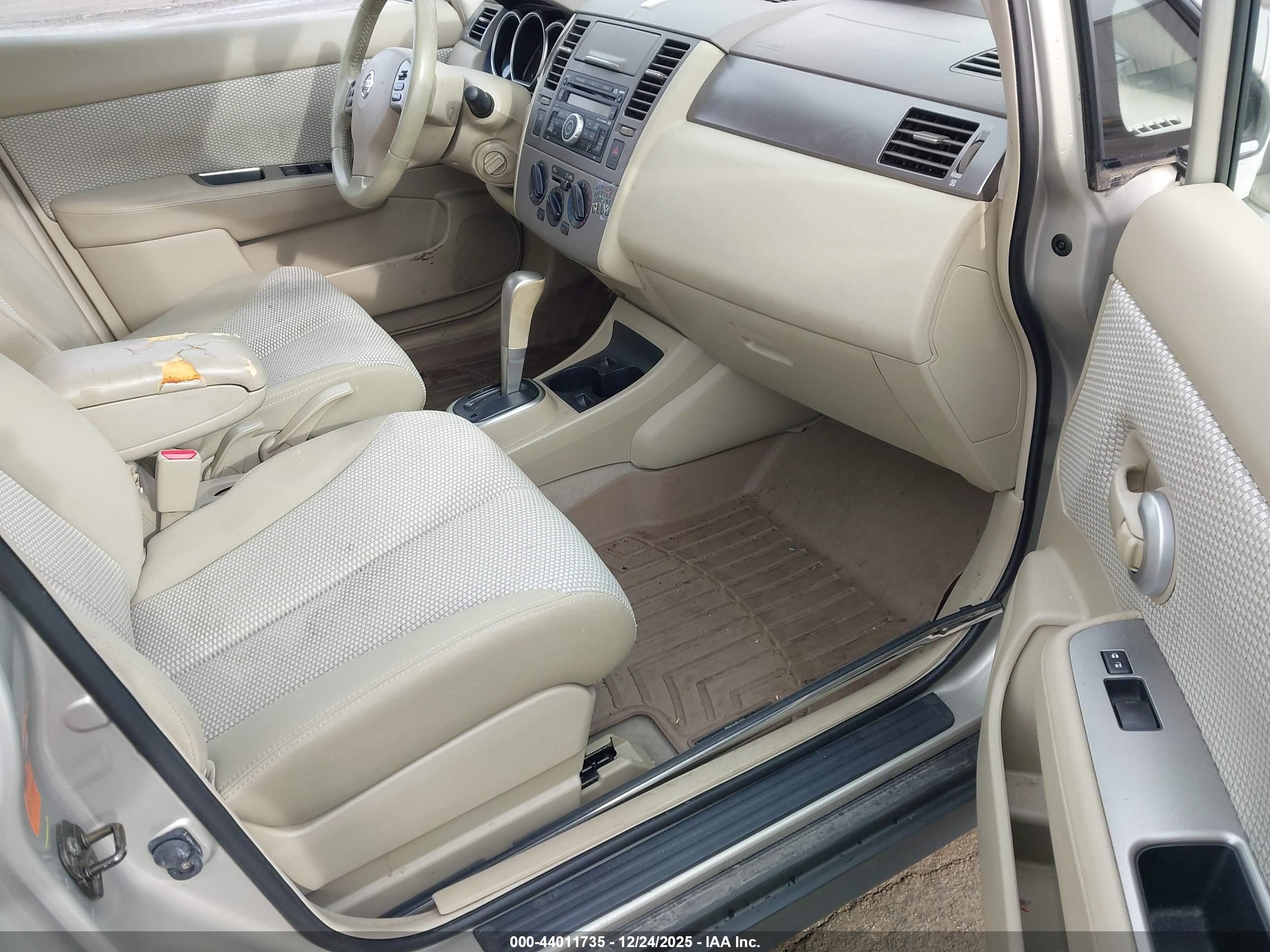 NISSAN VERSA image 5