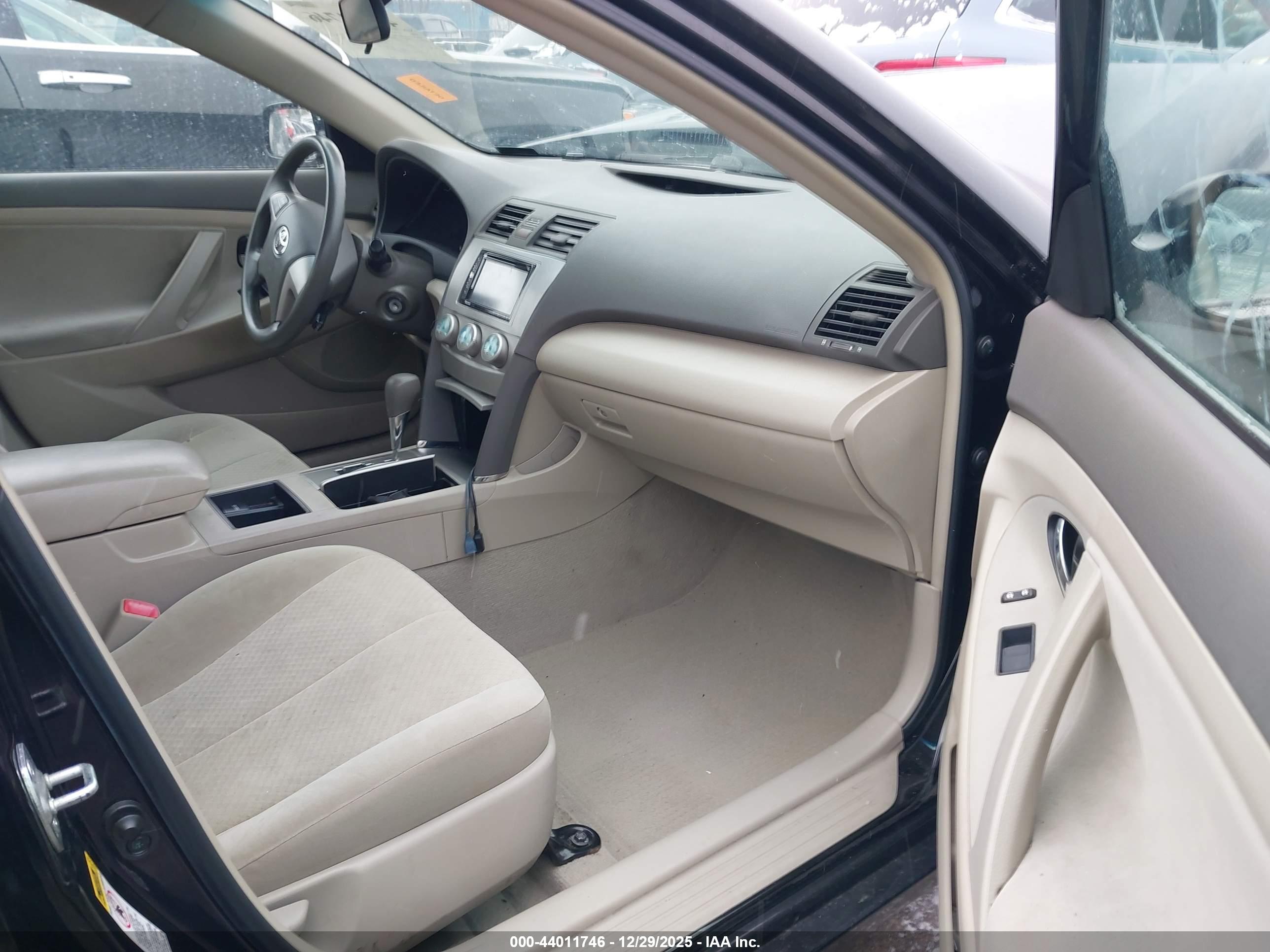 TOYOTA CAMRY image 5