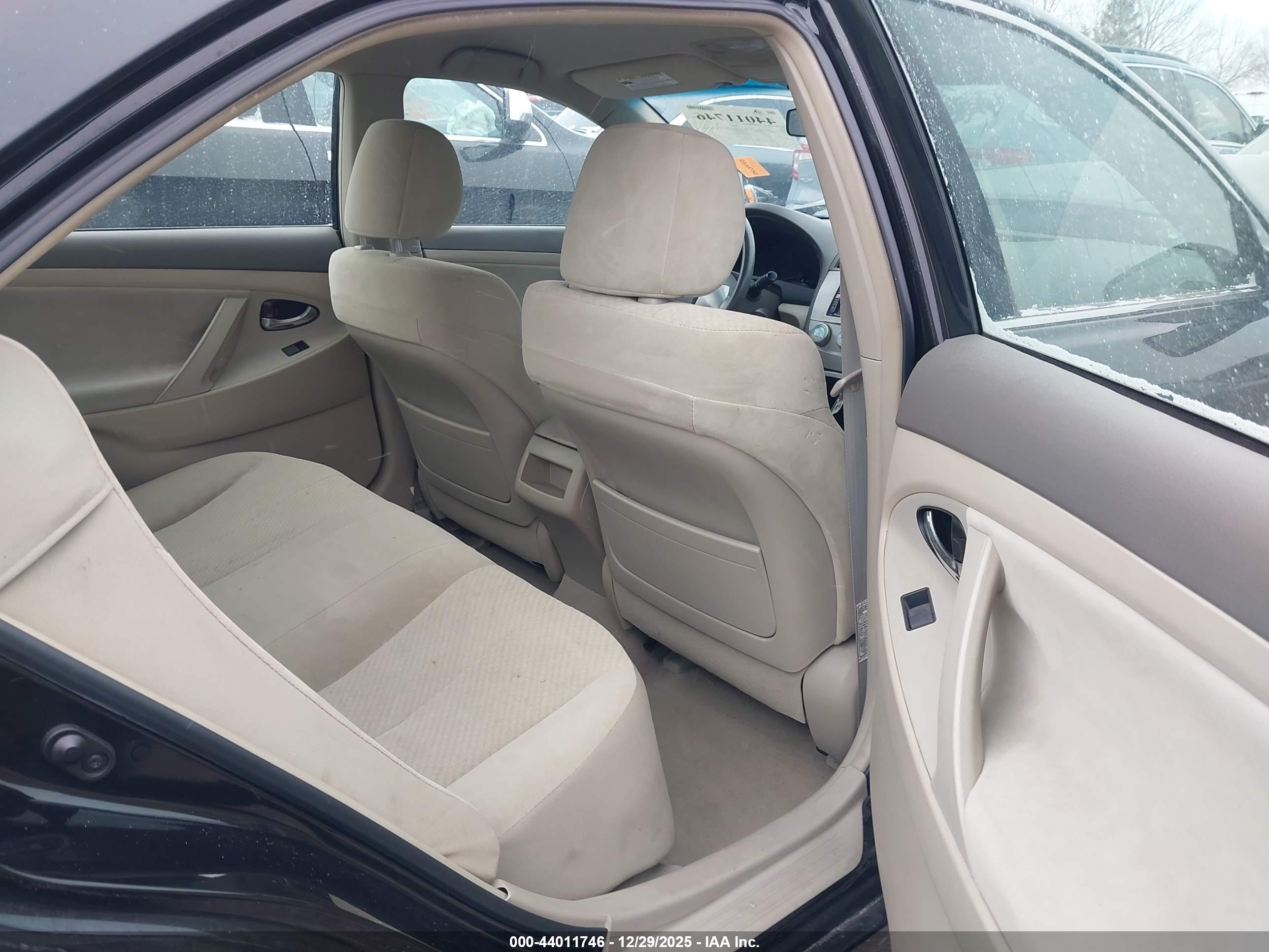 TOYOTA CAMRY image 8