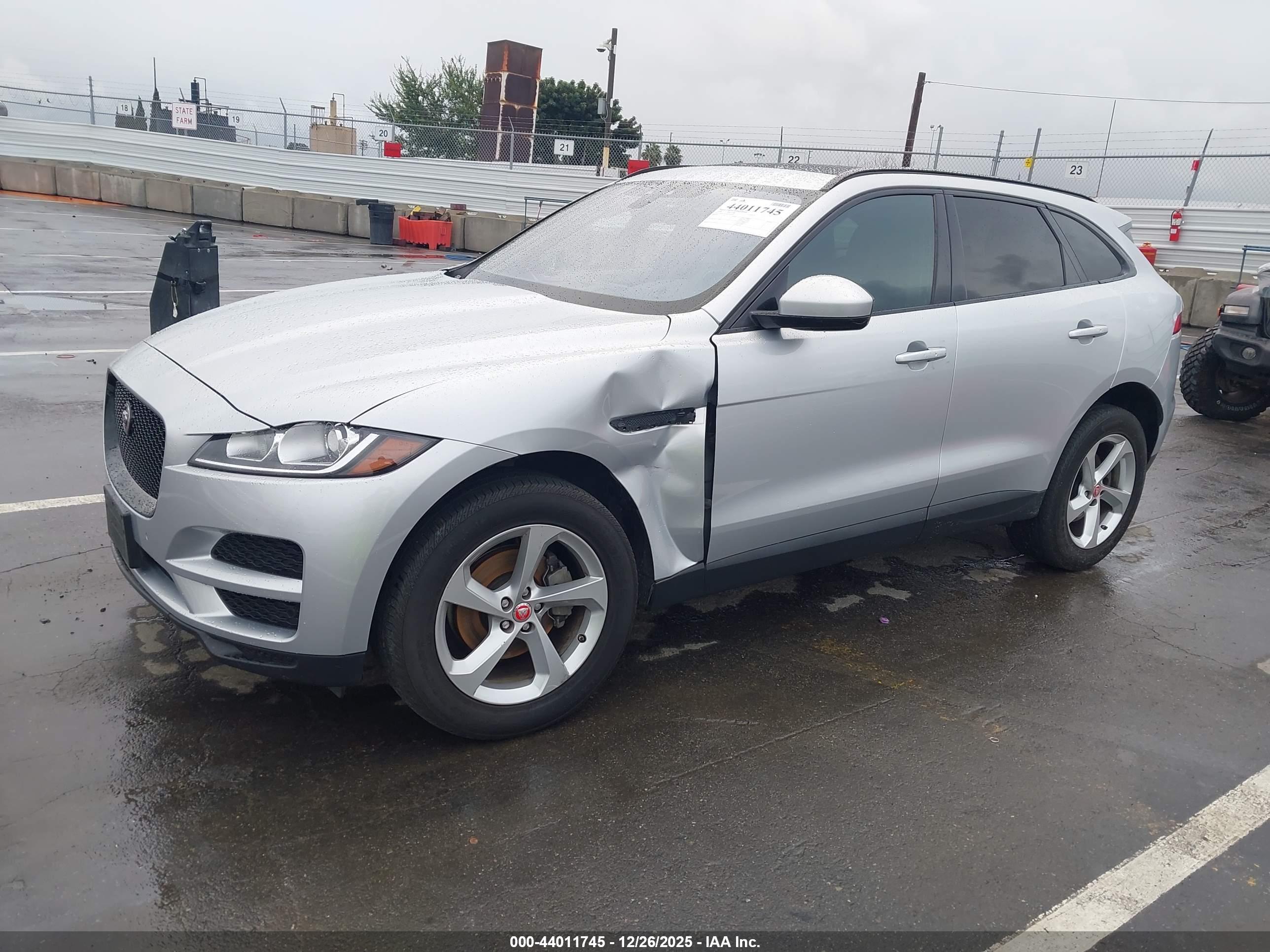 JAGUAR F-PACE image 2