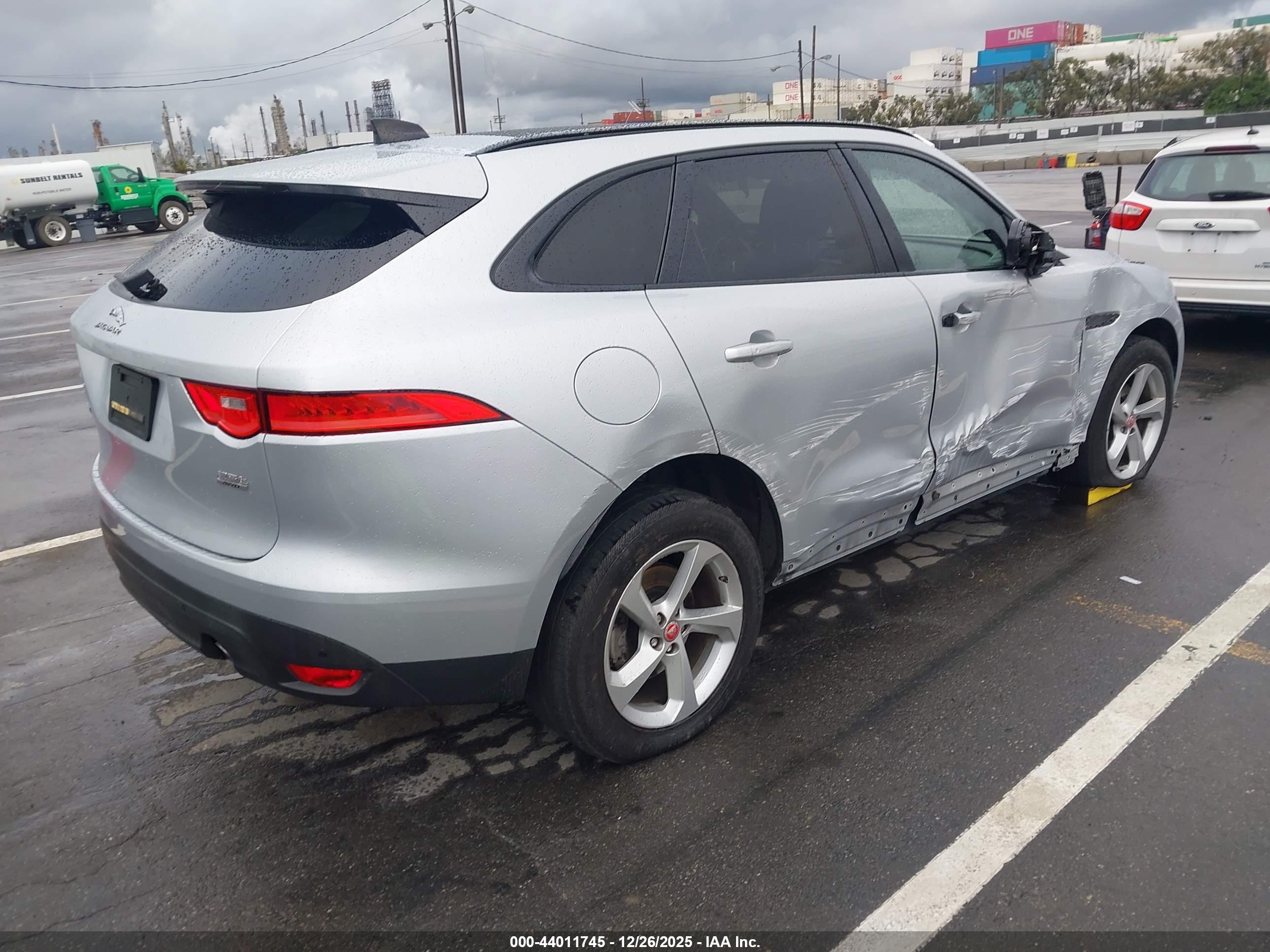 JAGUAR F-PACE image 4